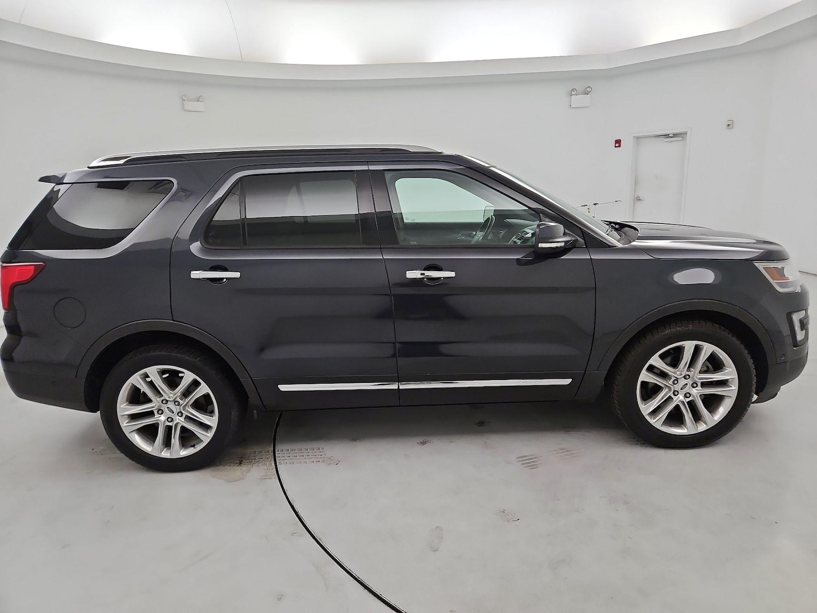 2017 Ford Explorer Limited - Photo 4
