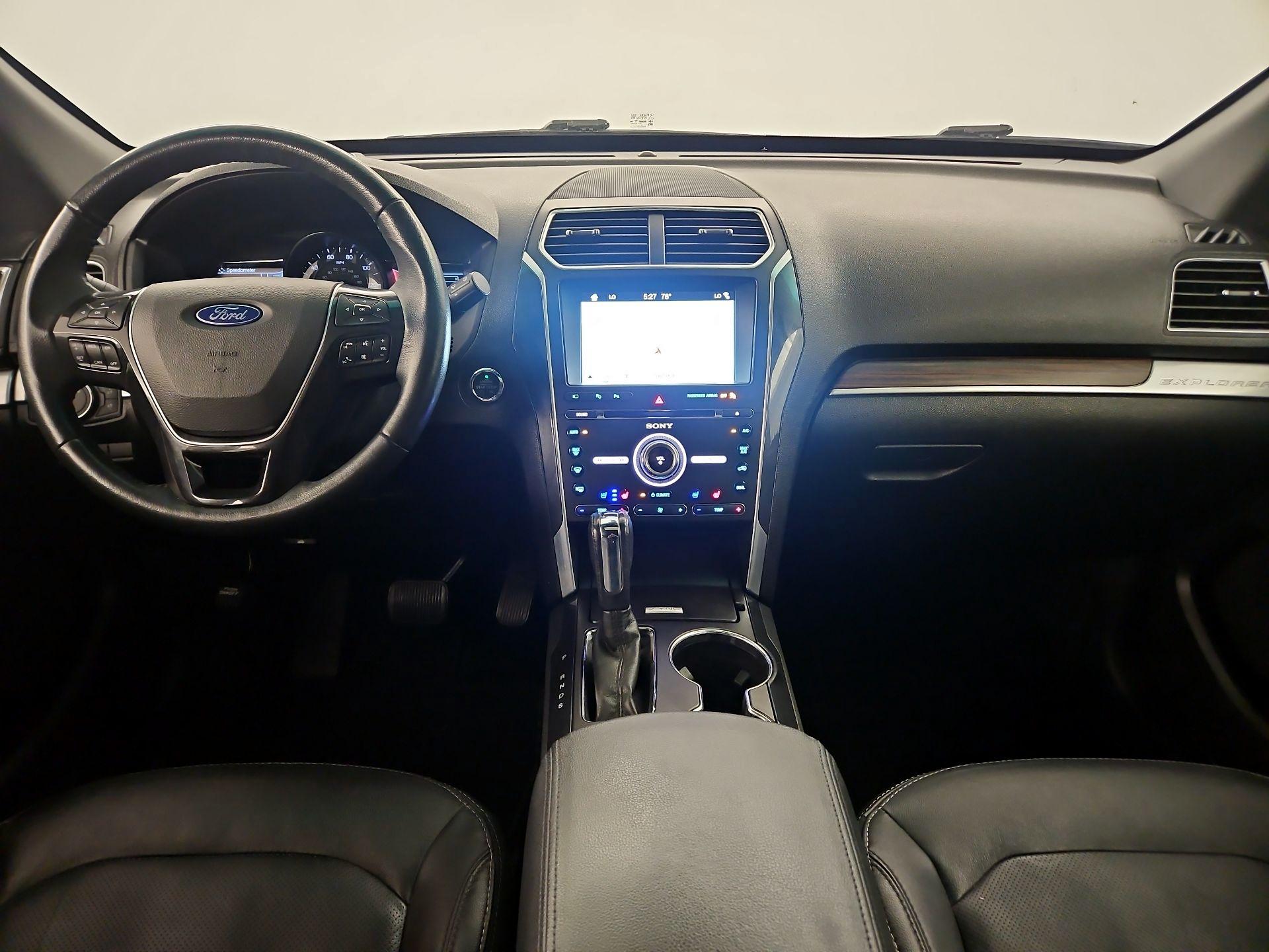 Thumbnail: 2017 Ford Explorer - 8