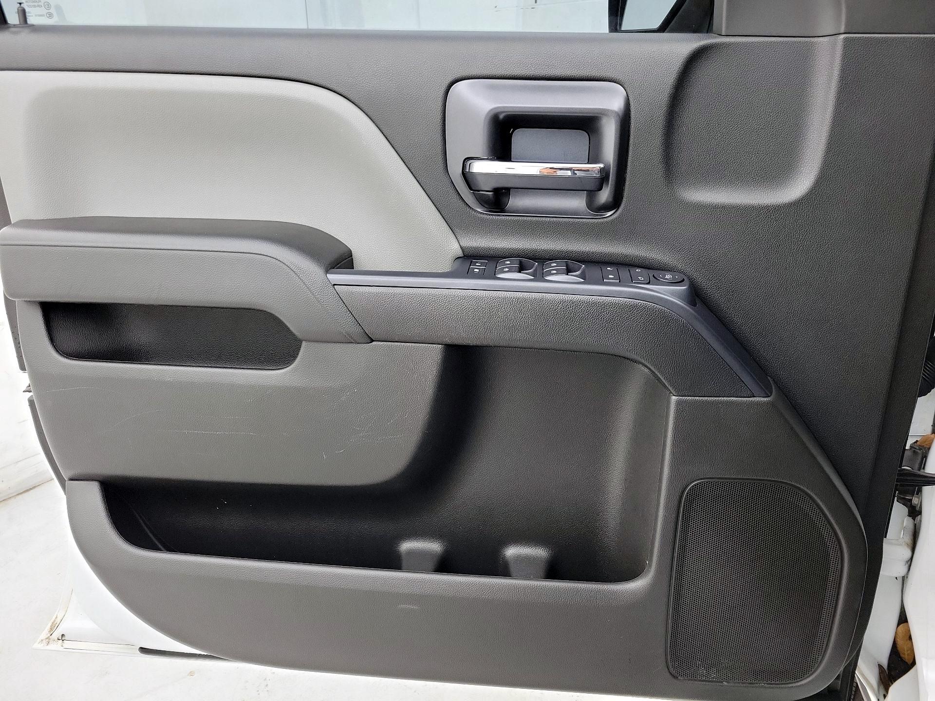 Thumbnail: 2018 Chevrolet Silverado 1500 - 12