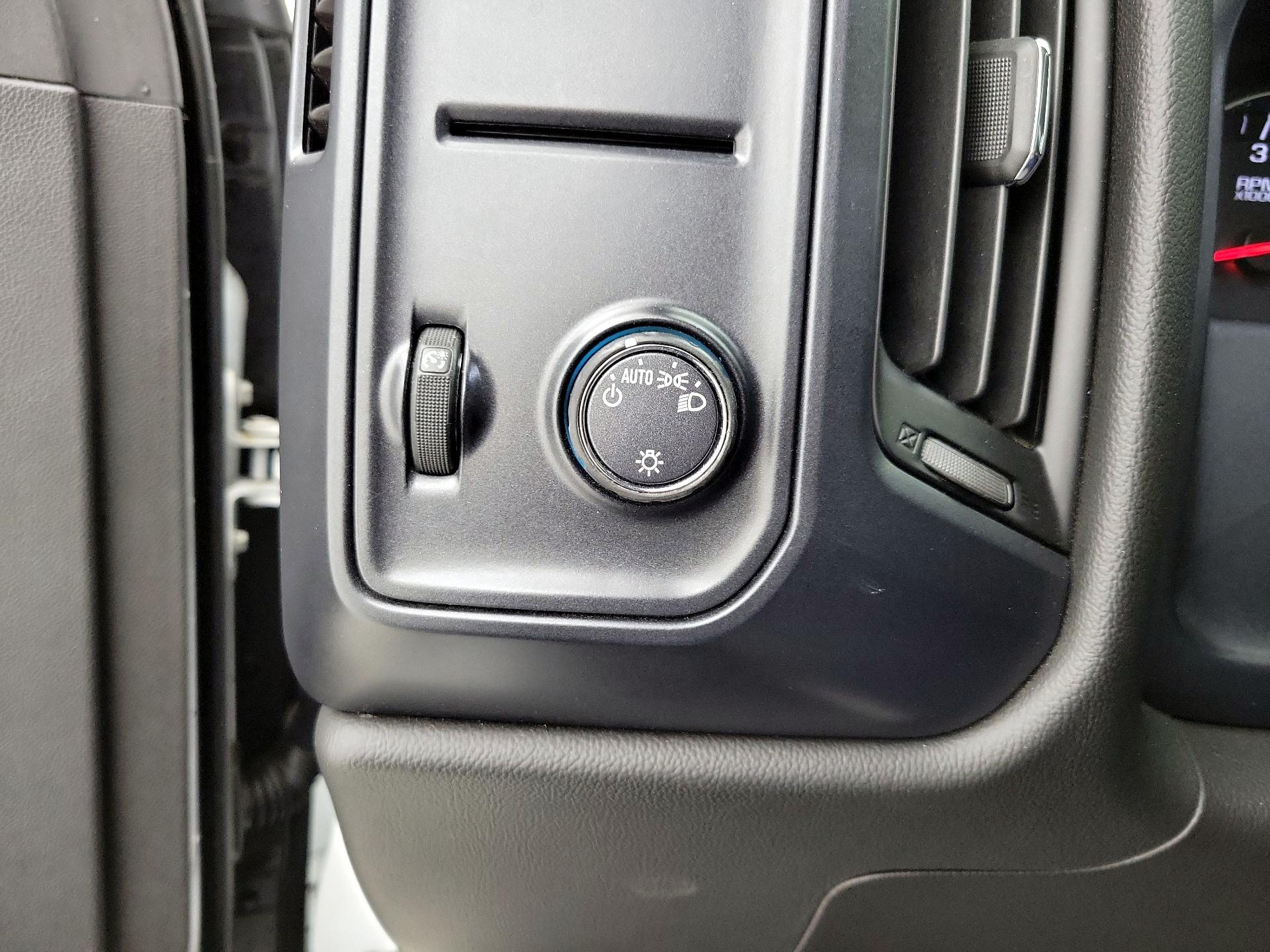 Thumbnail: 2018 Chevrolet Silverado 1500 - 13