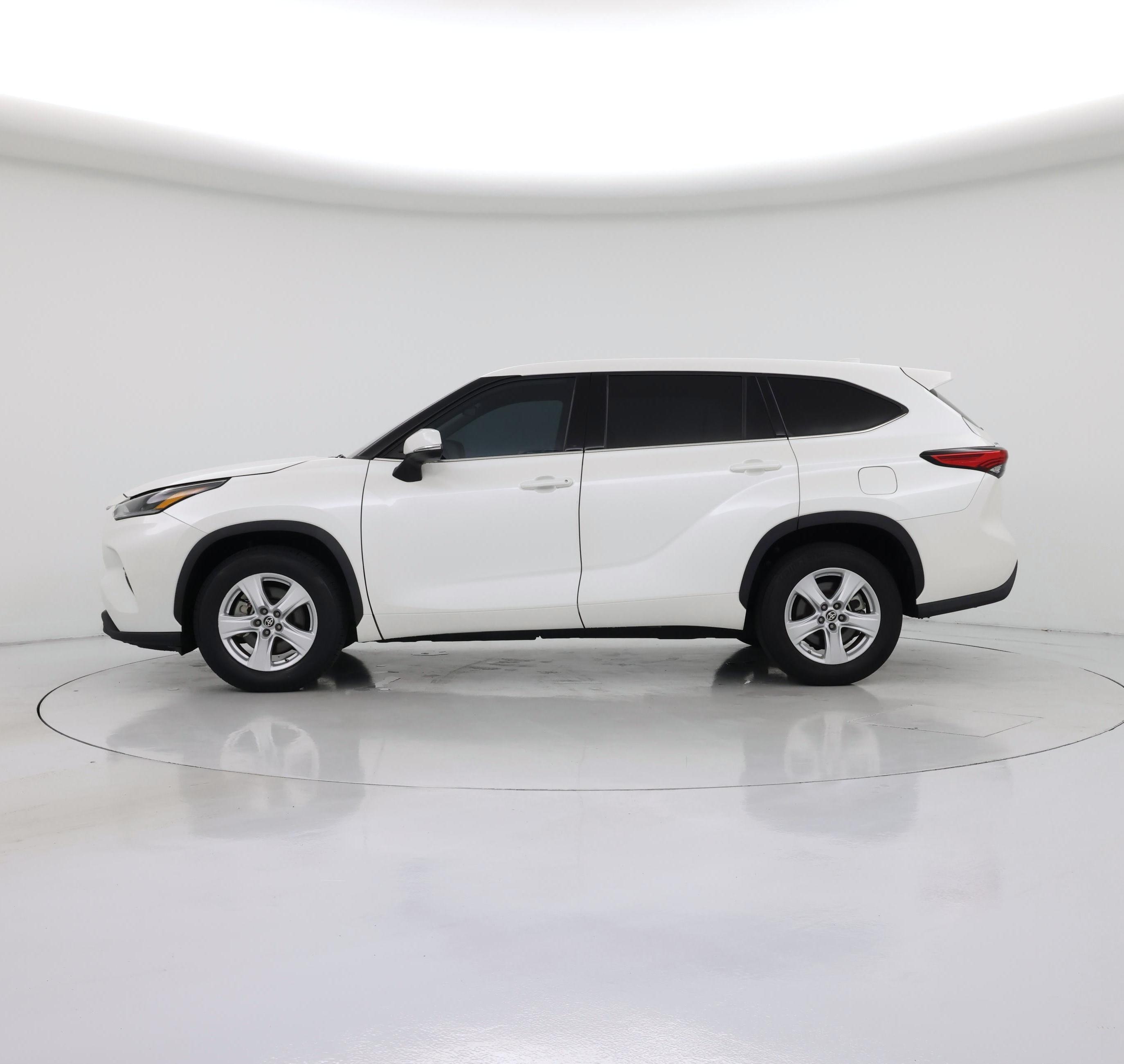 Thumbnail: 2021 Toyota Highlander - 3