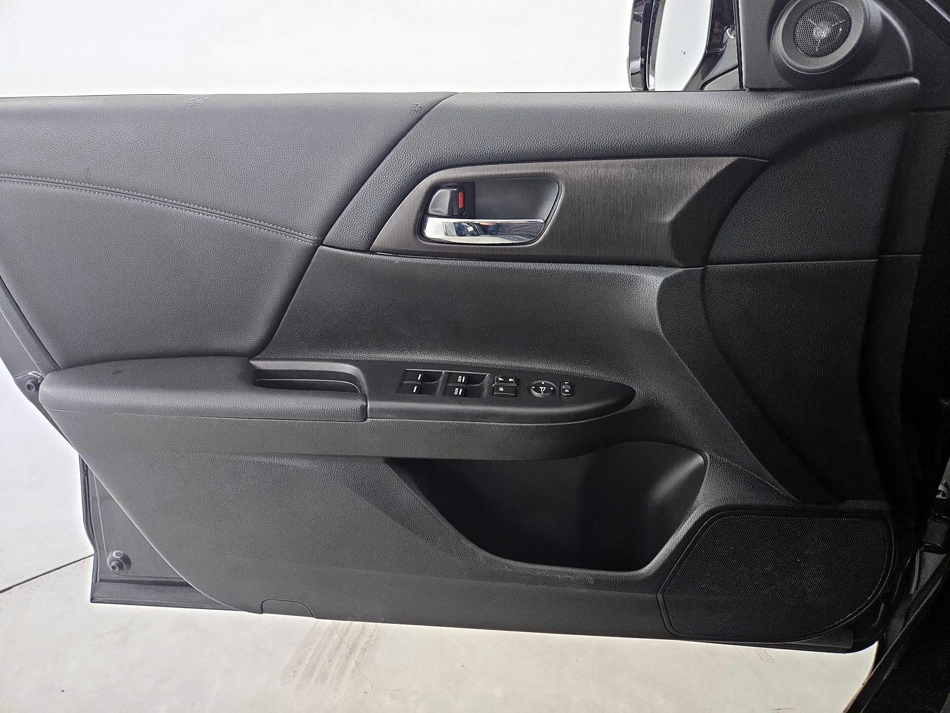 Thumbnail: 2015 Honda Accord - 12