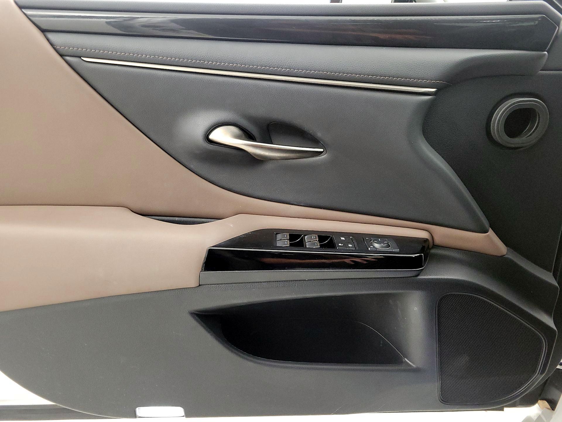Thumbnail: 2023 Lexus ES - 12