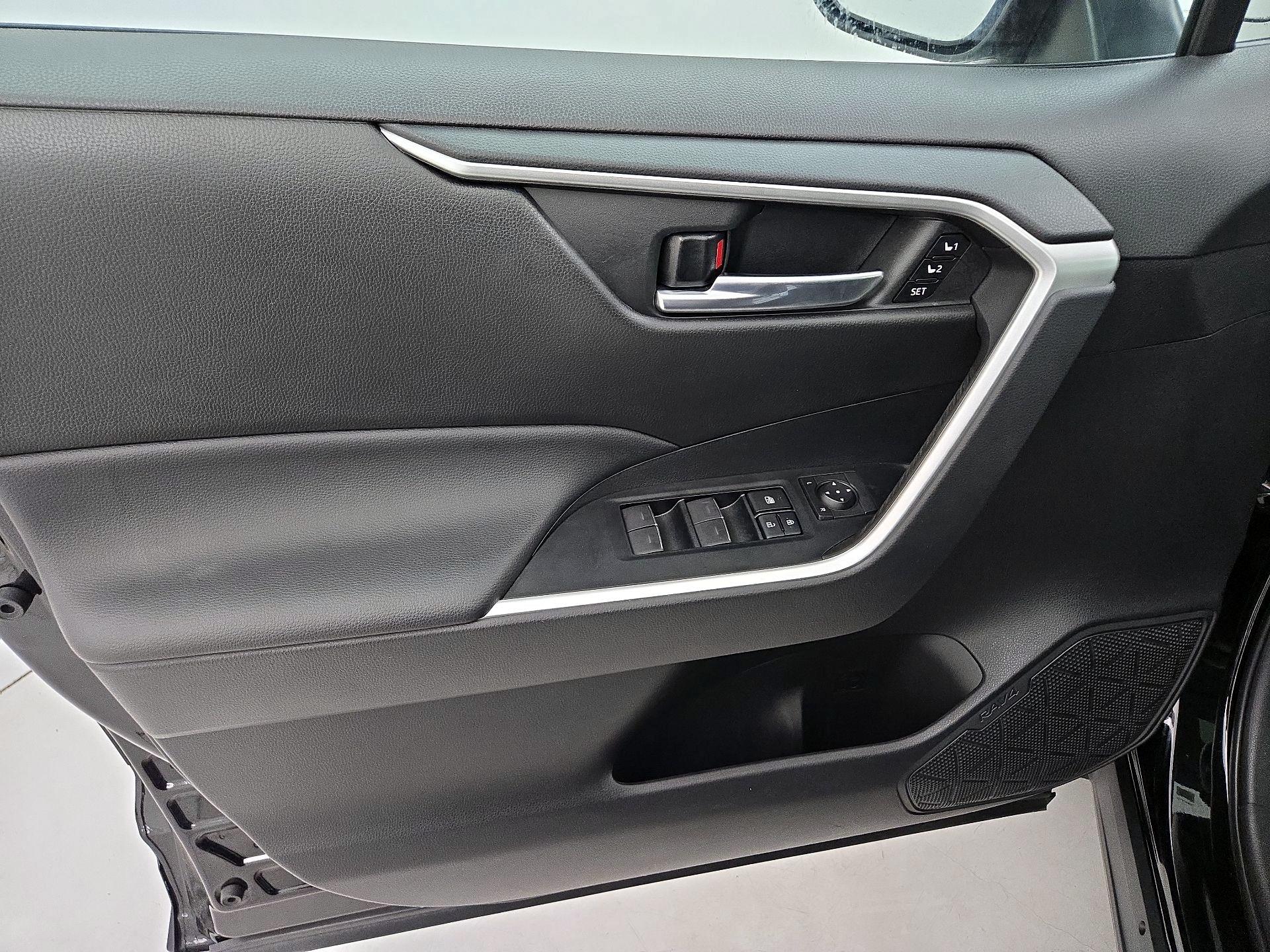 Thumbnail: 2022 Toyota RAV4 - 12