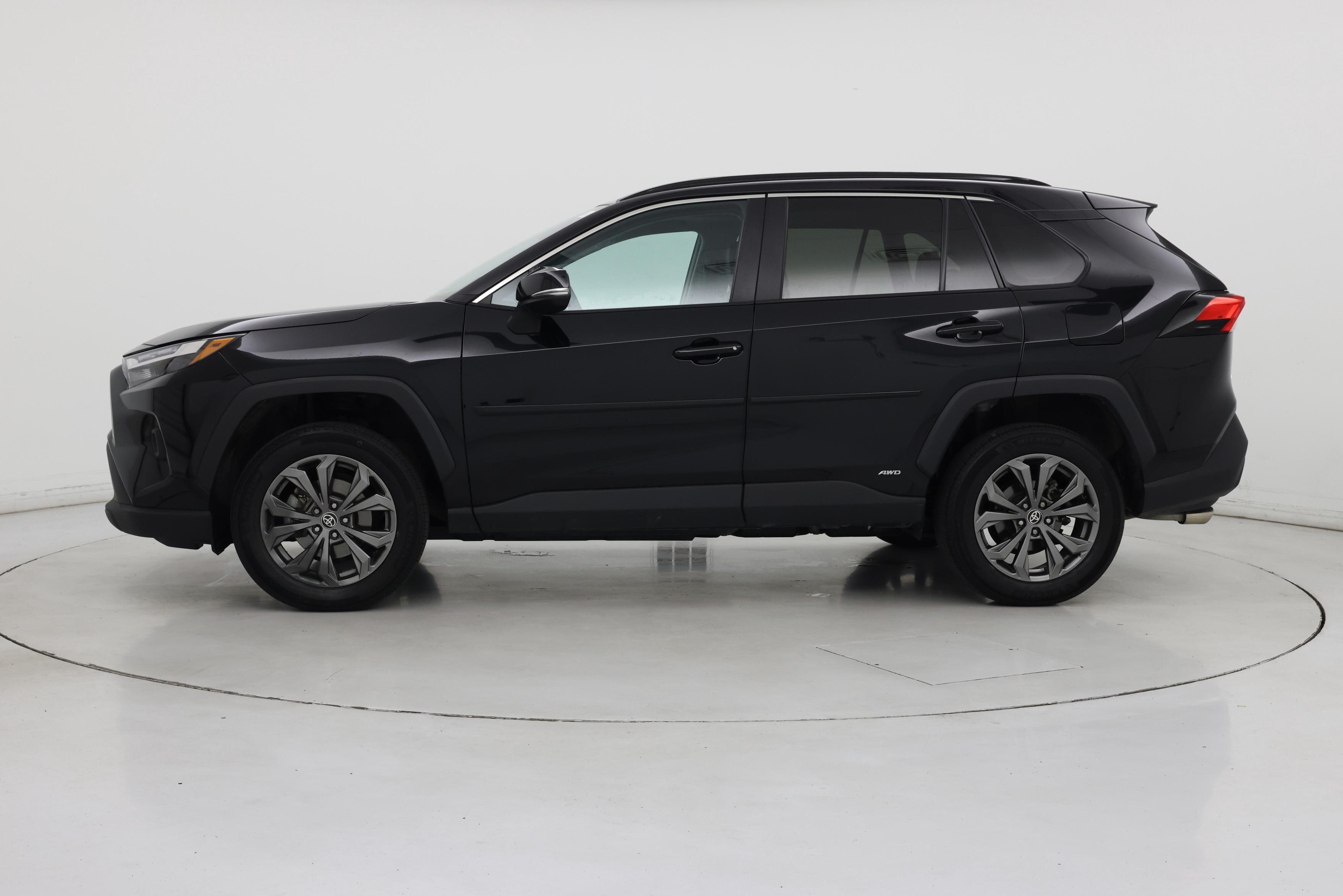 Thumbnail: 2022 Toyota RAV4 - 3
