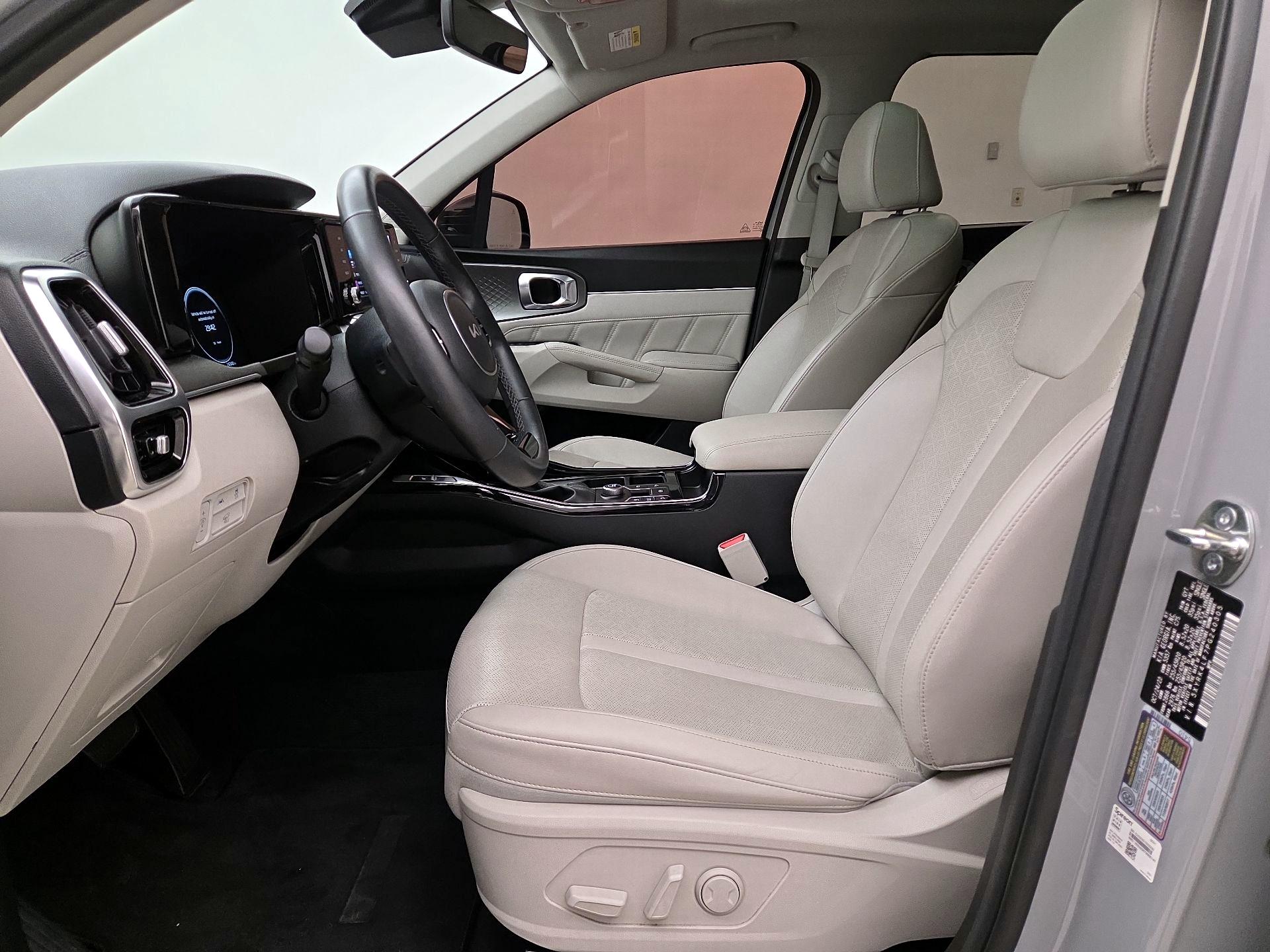 Thumbnail: 2023 Kia Sorento - 11
