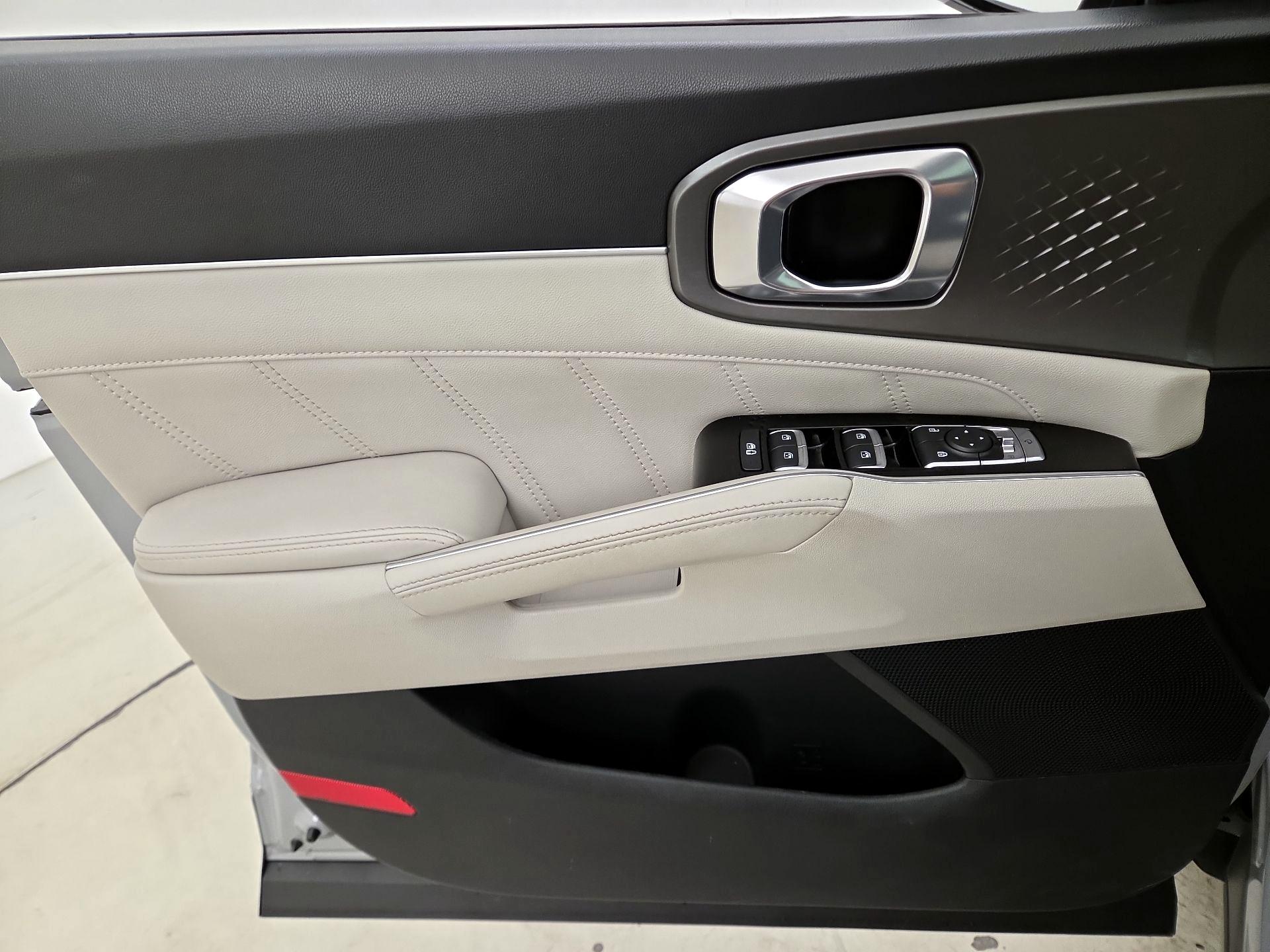 Thumbnail: 2023 Kia Sorento - 12