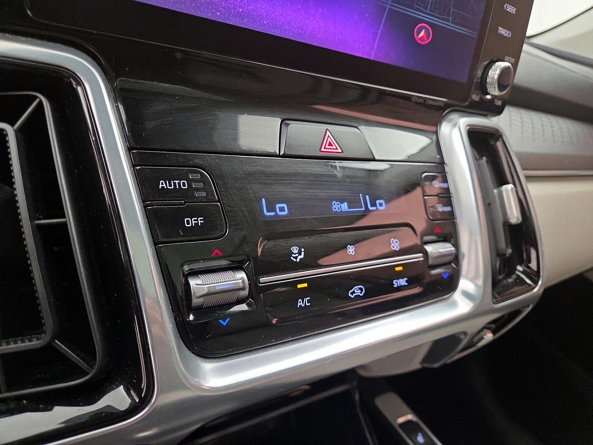 Thumbnail: 2023 Kia Sorento - 17