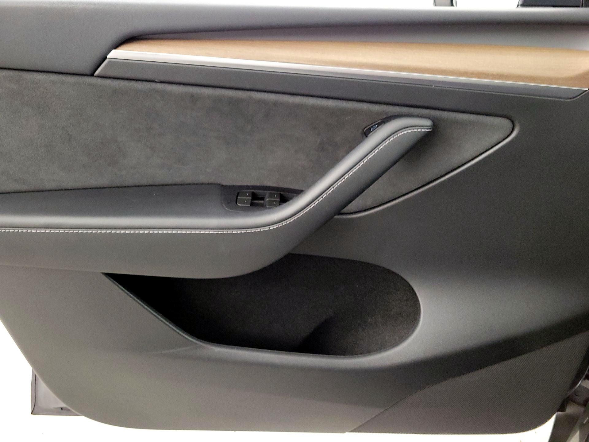 Thumbnail: 2023 Tesla Model Y - 12