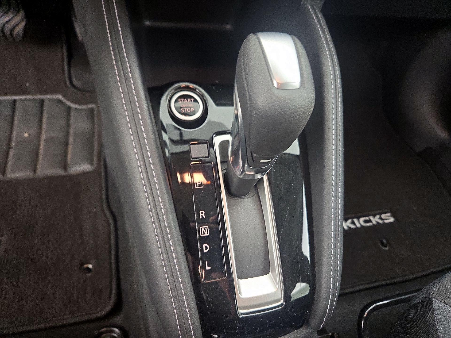Thumbnail: 2018 Nissan Kicks - 17