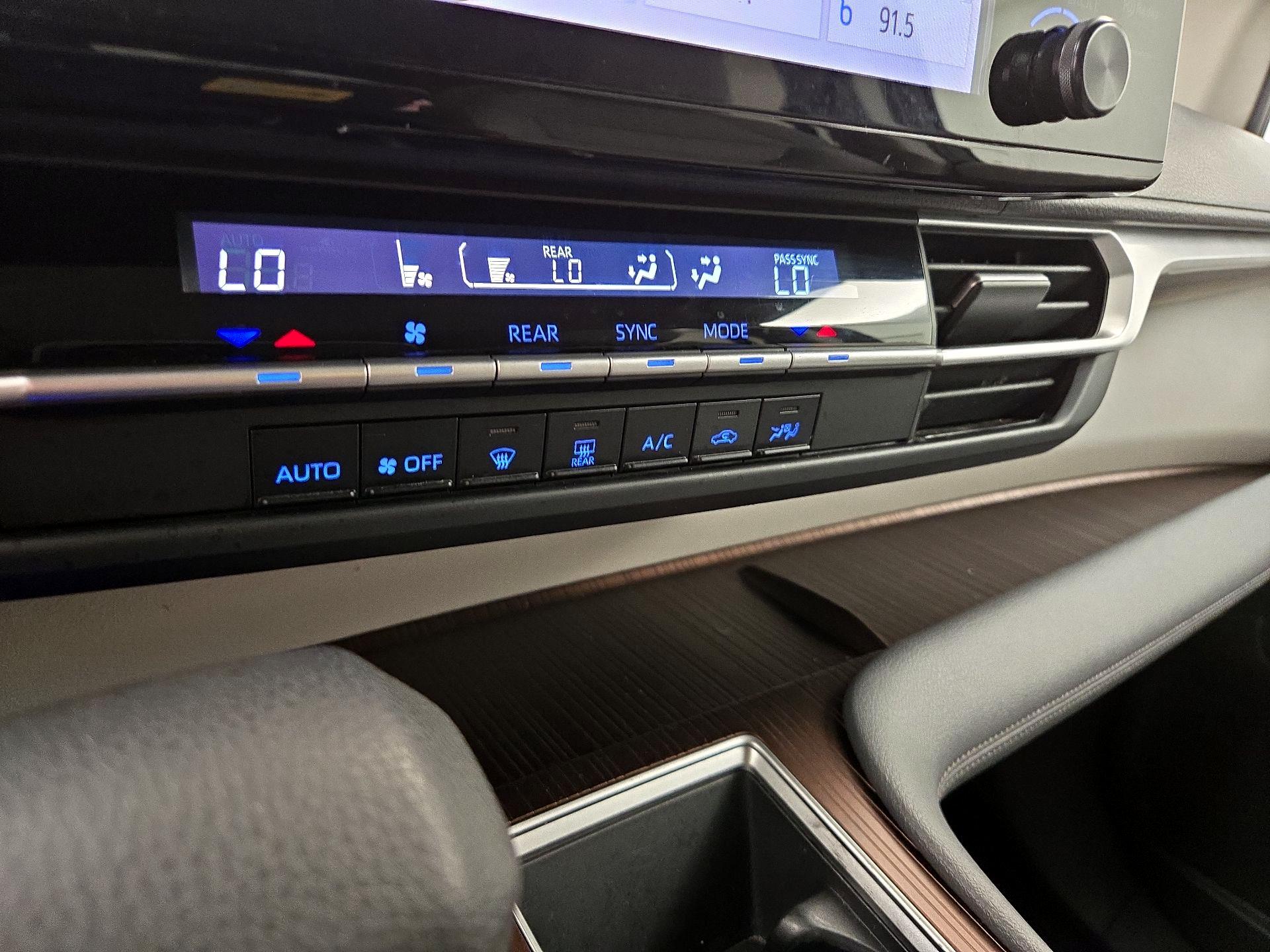 Thumbnail: 2021 Toyota Sienna - 16