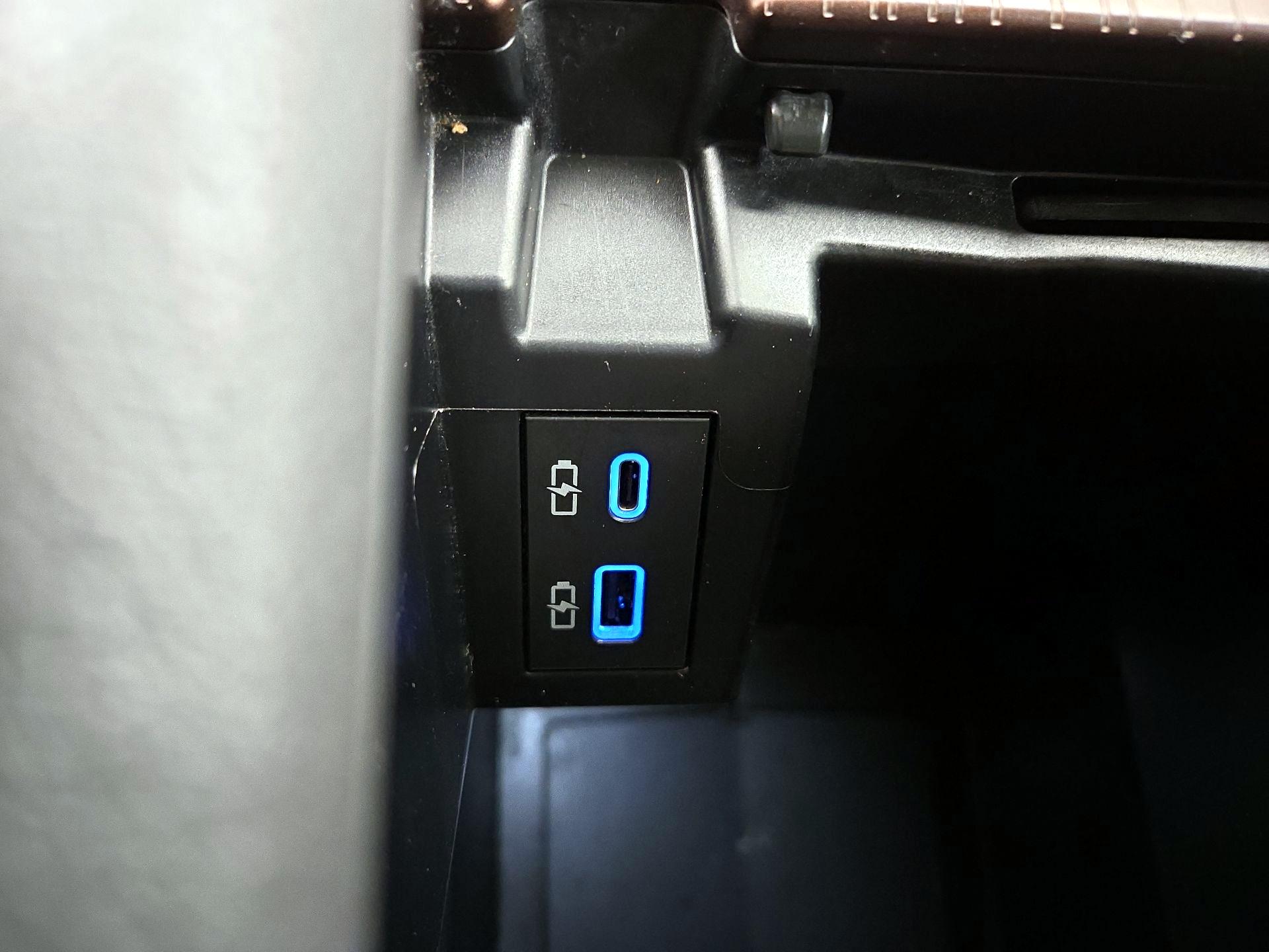 Thumbnail: 2021 Toyota Sienna - 18