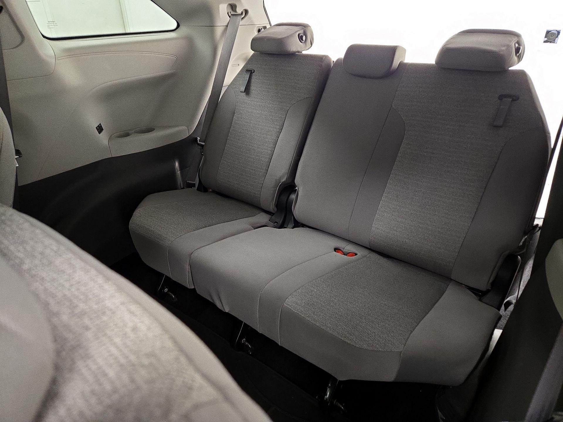Thumbnail: 2021 Toyota Sienna - 20