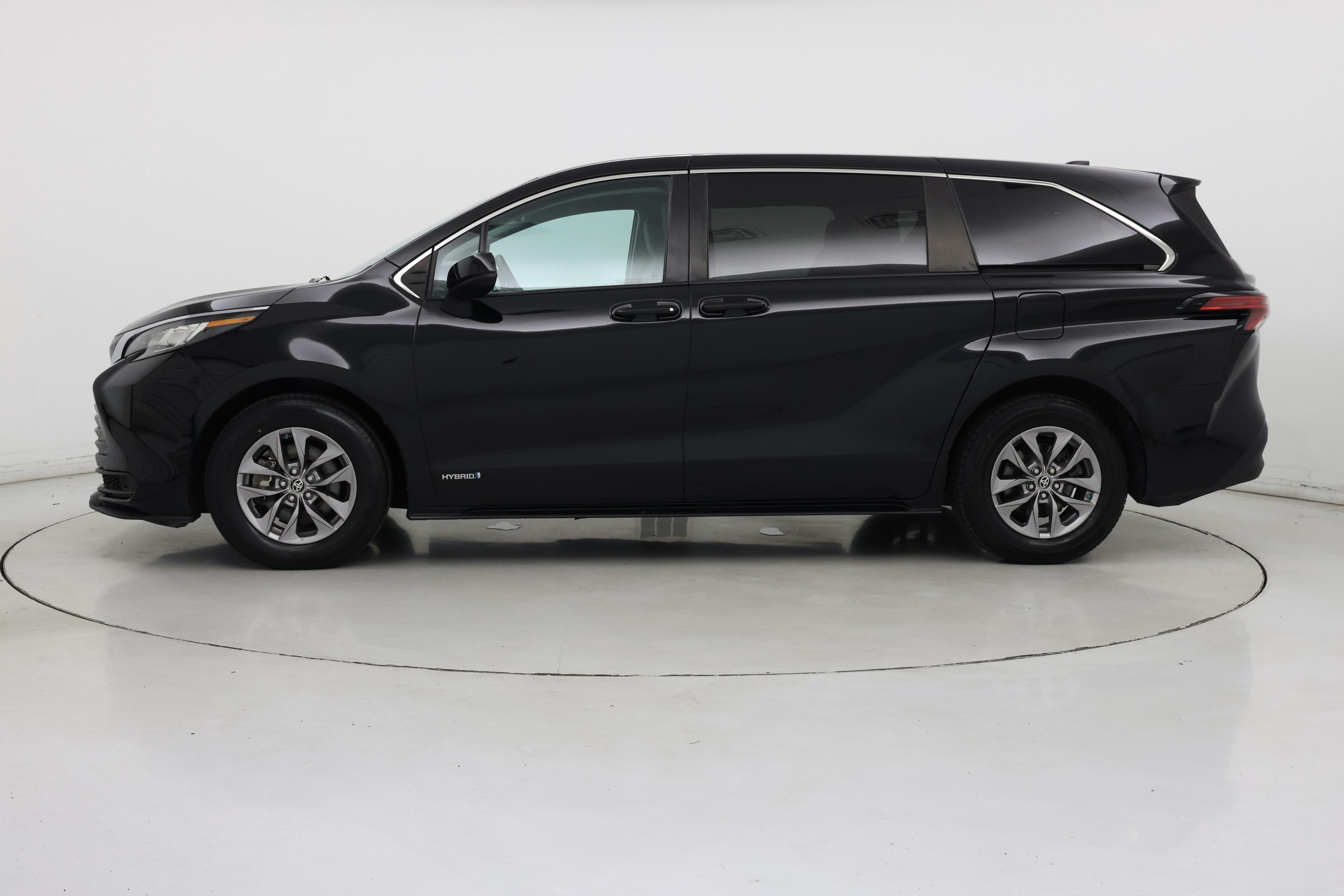 Thumbnail: 2021 Toyota Sienna - 3