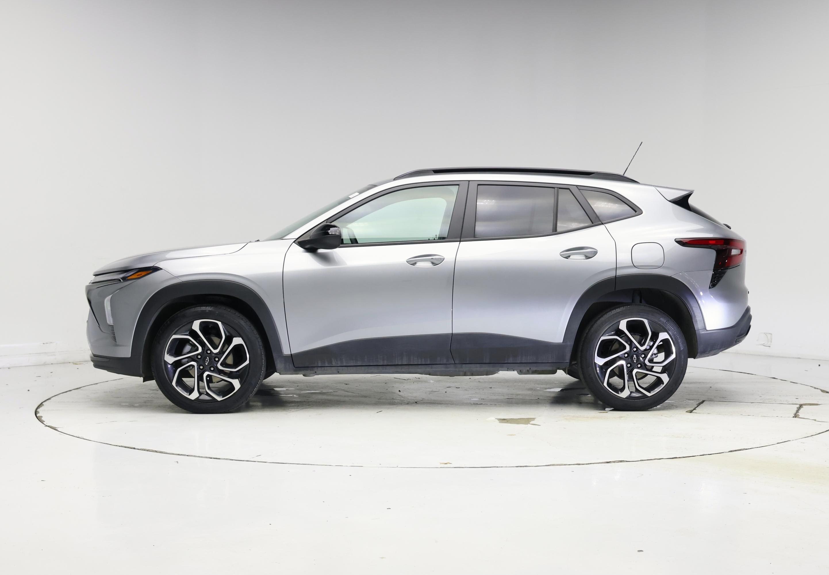 Thumbnail: 2025 Chevrolet Trax - 3