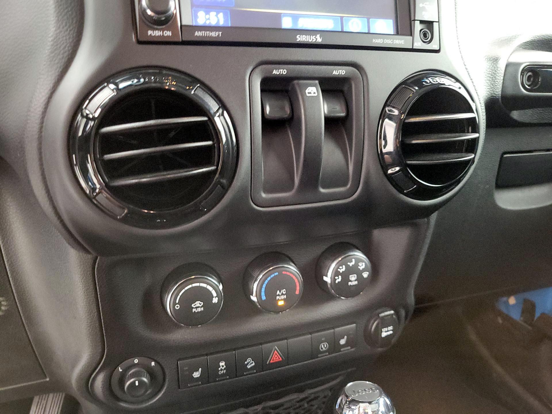 Thumbnail: 2017 Jeep Wrangler - 14