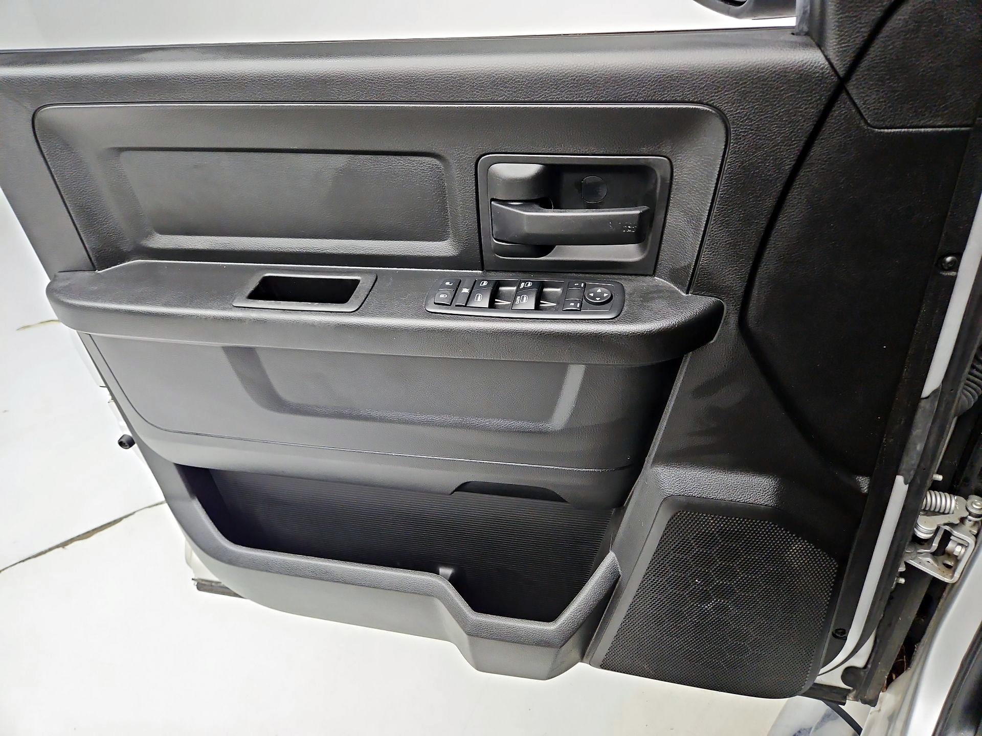 Thumbnail: 2019 RAM 1500 Classic - 12