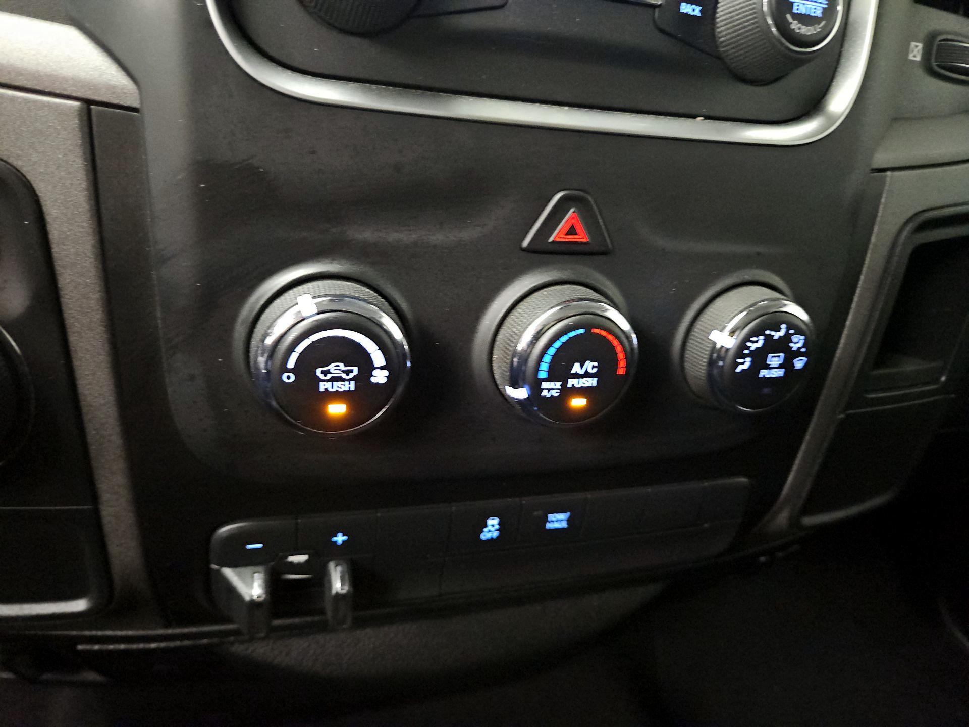 Thumbnail: 2019 RAM 1500 Classic - 16