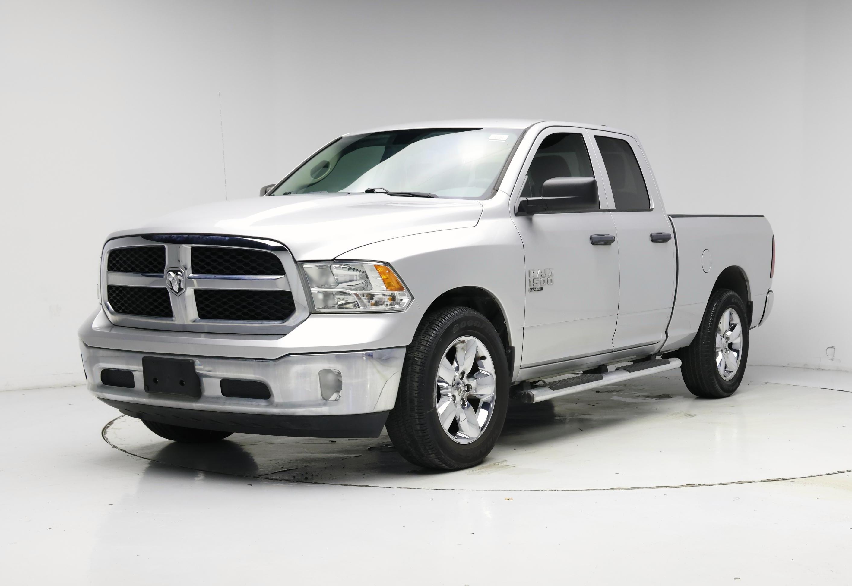 Thumbnail: 2019 RAM 1500 Classic - 4