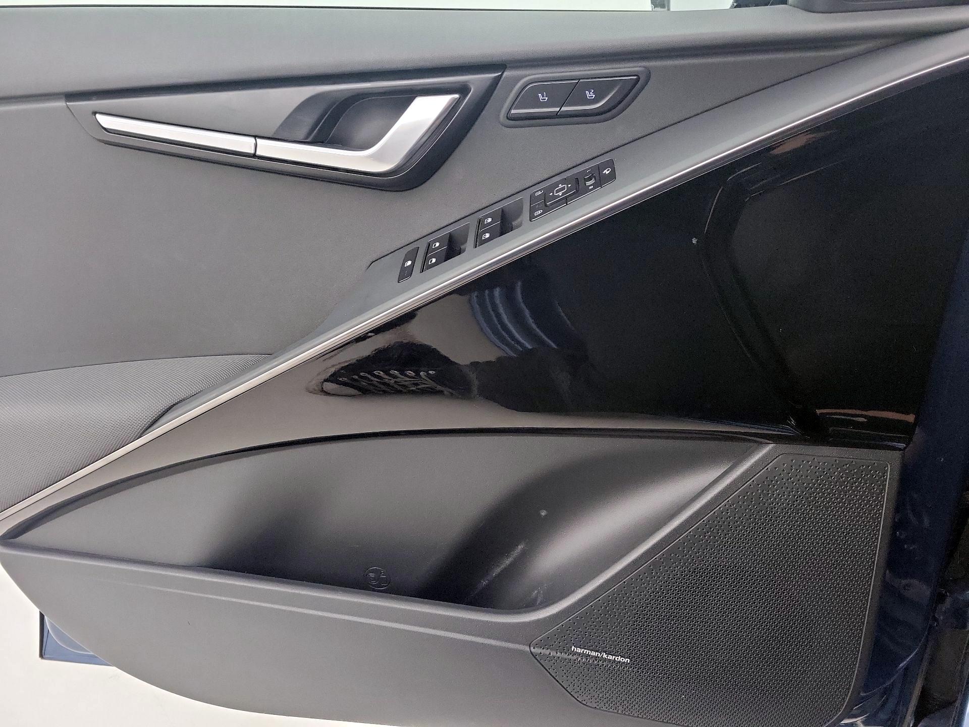 Thumbnail: 2023 Kia Niro - 12