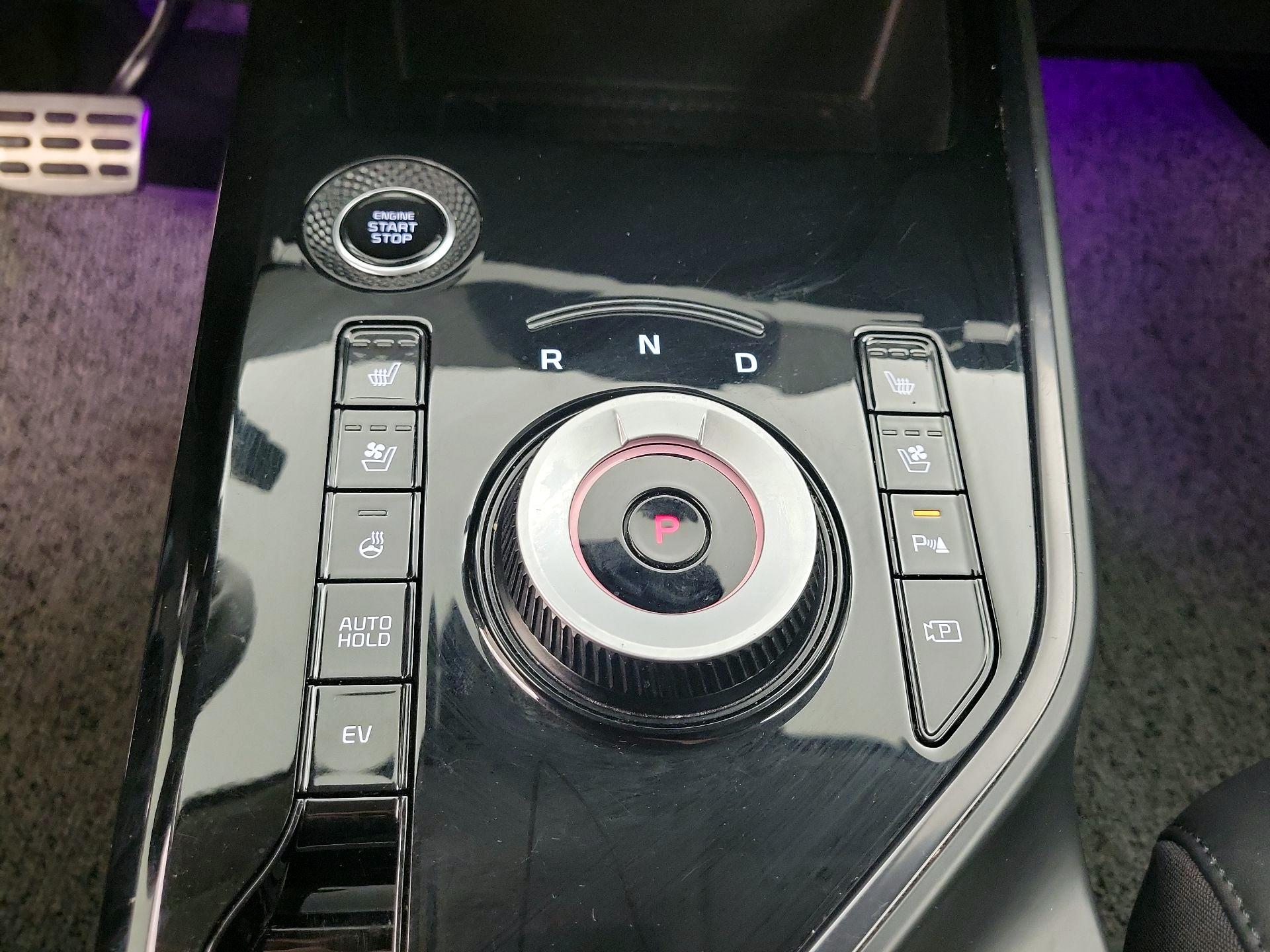 Thumbnail: 2023 Kia Niro - 18