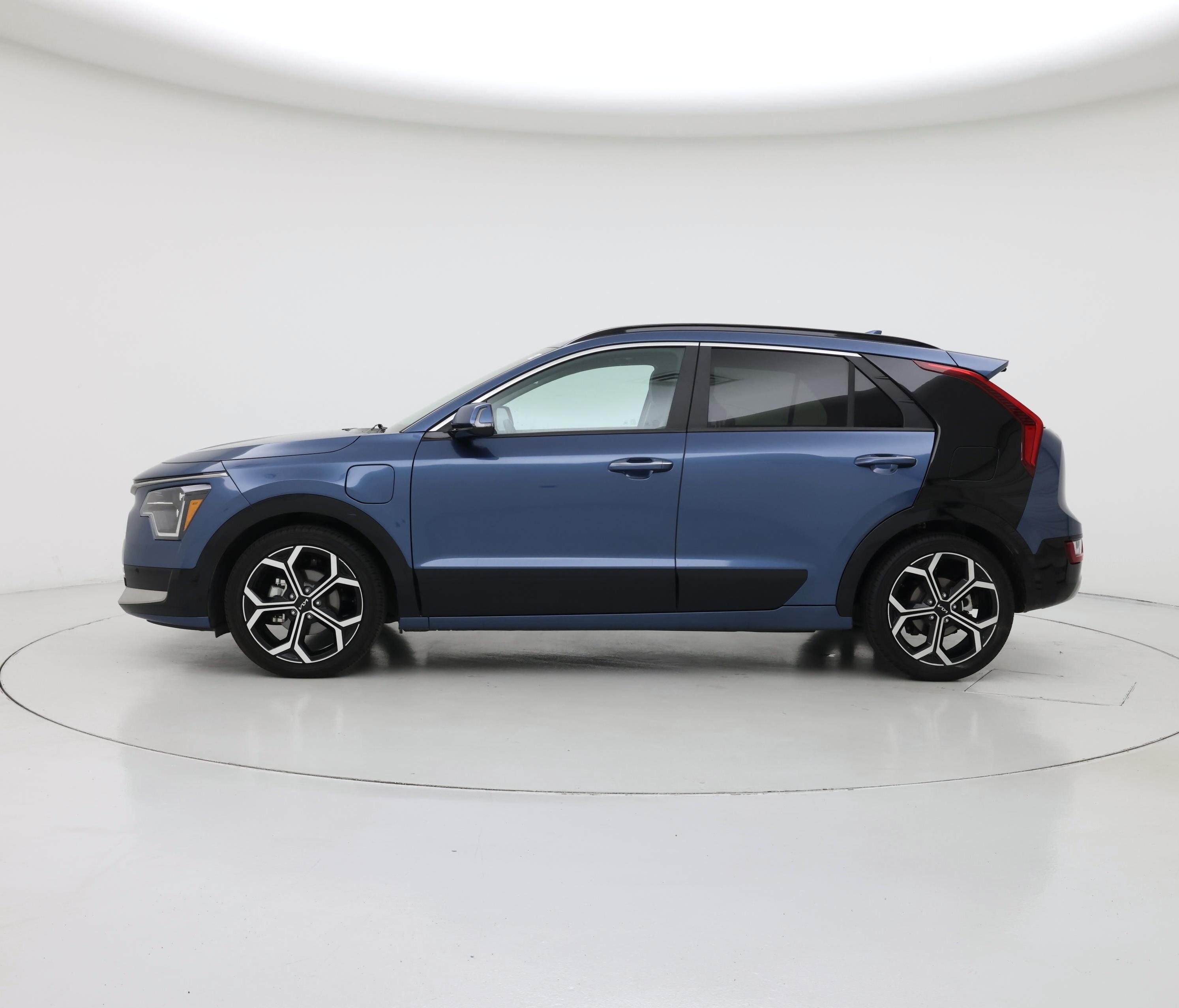 Thumbnail: 2023 Kia Niro - 3