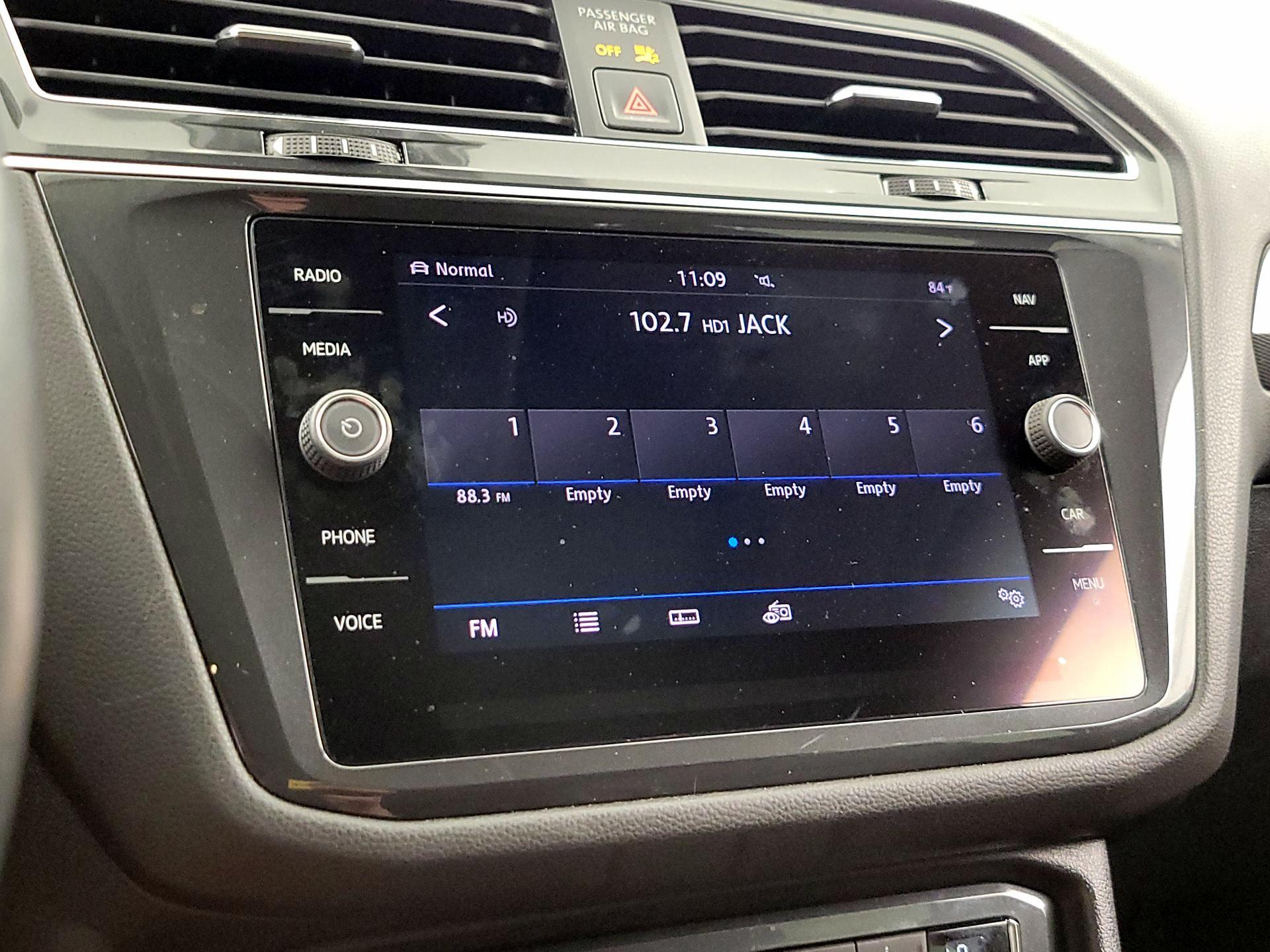 Thumbnail: 2019 Volkswagen Tiguan - 16