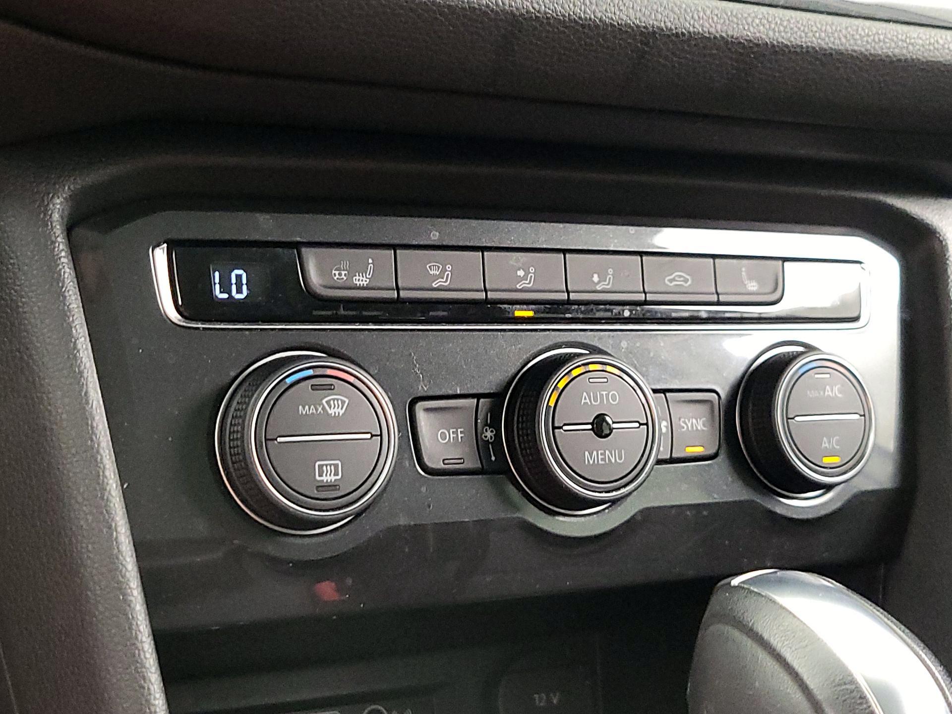 Thumbnail: 2019 Volkswagen Tiguan - 17