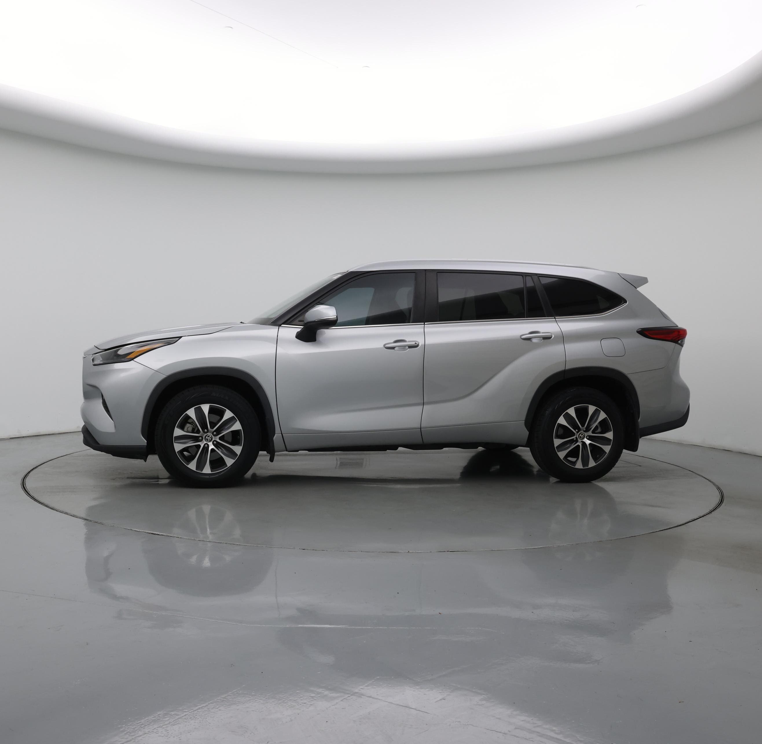 Thumbnail: 2023 Toyota Highlander - 3