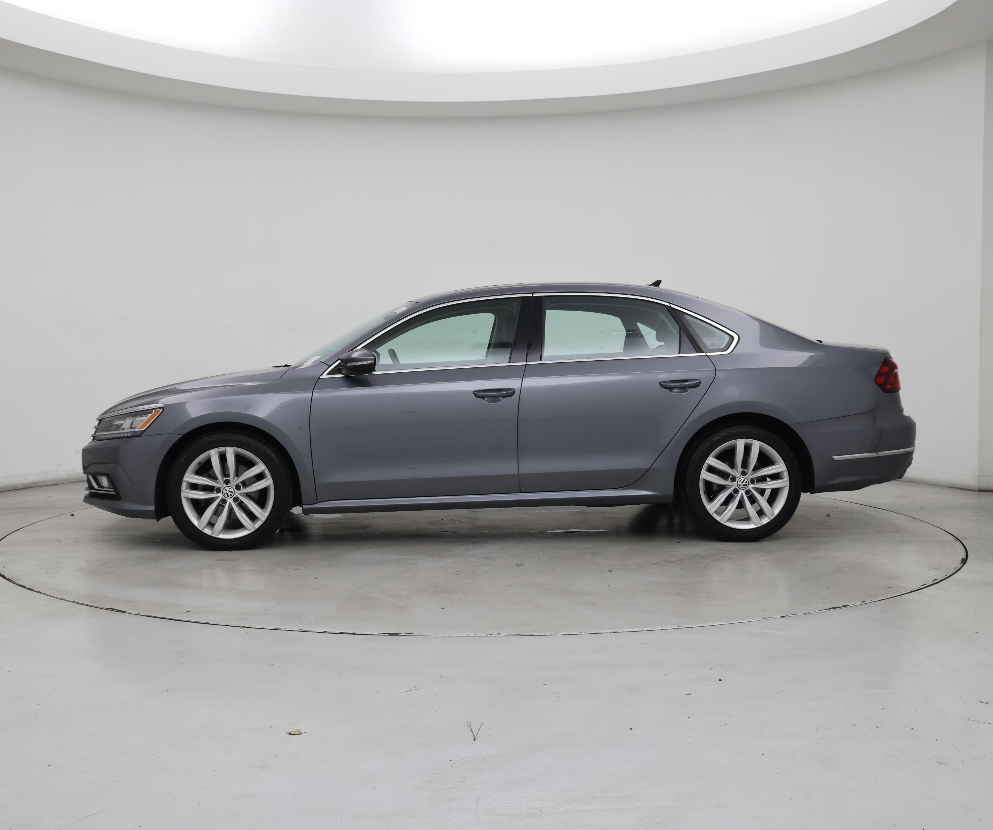 Thumbnail: 2018 Volkswagen Passat - 3