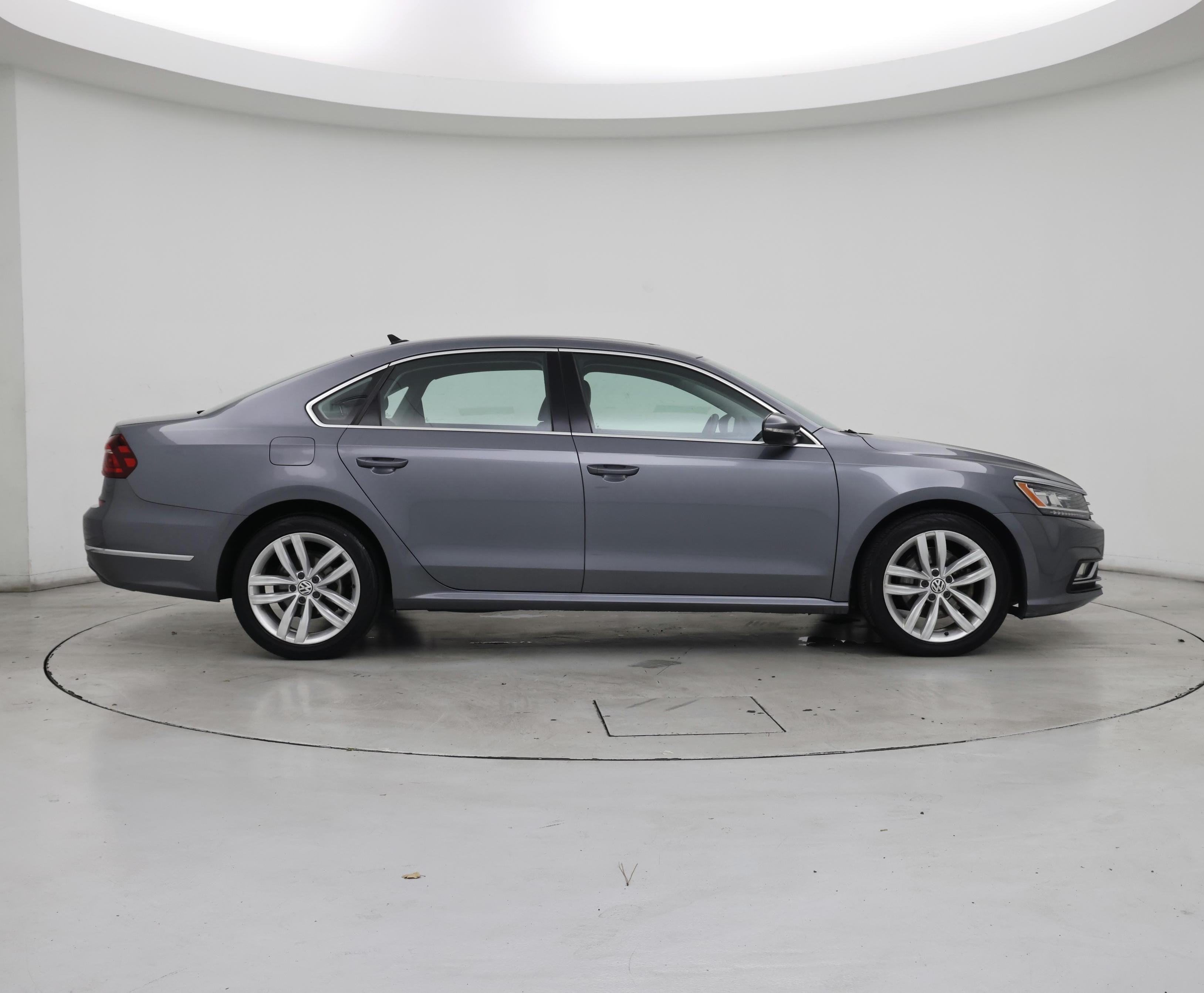 Thumbnail: 2018 Volkswagen Passat - 7
