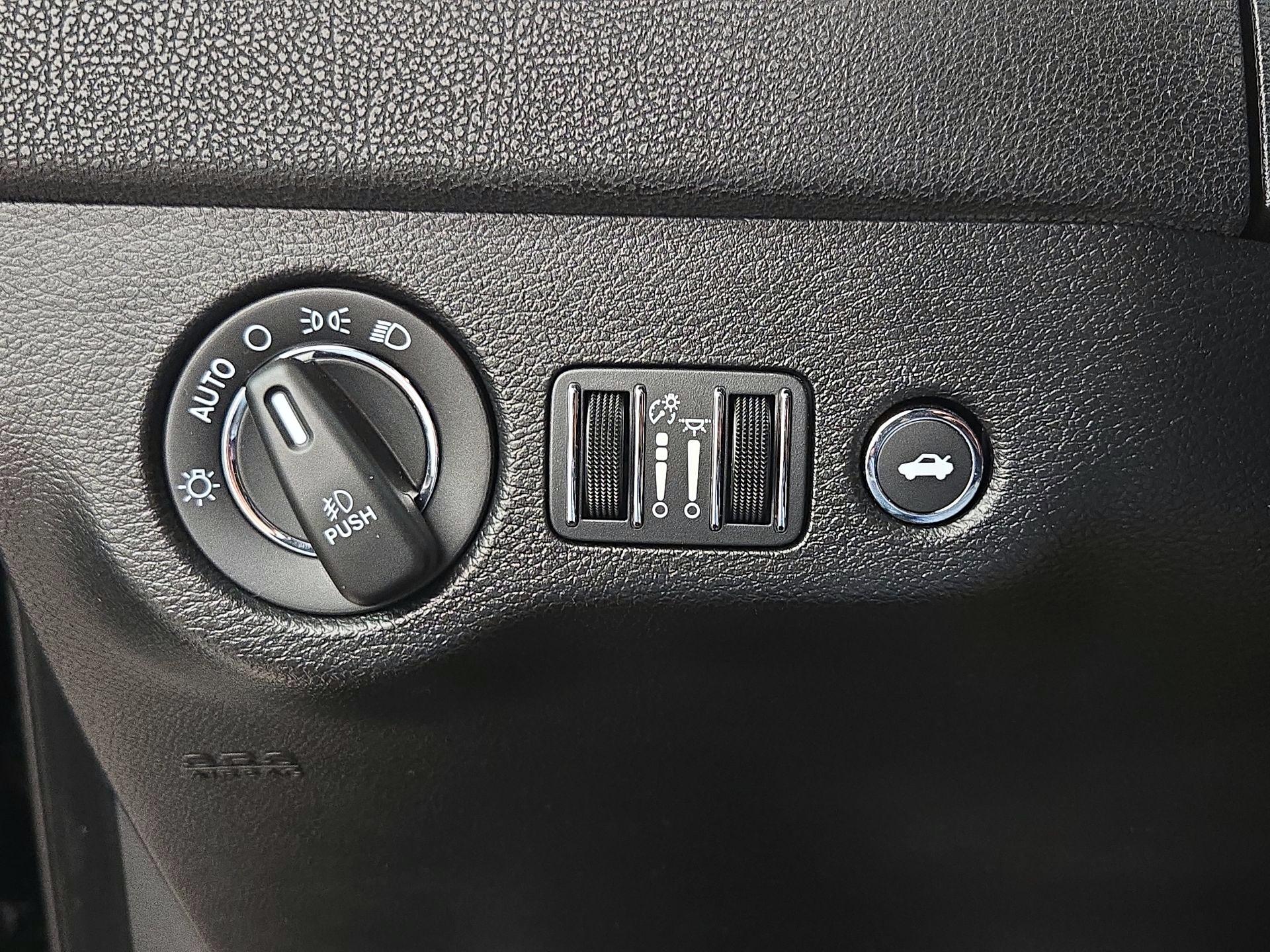 Thumbnail: 2020 Chrysler 300 - 13