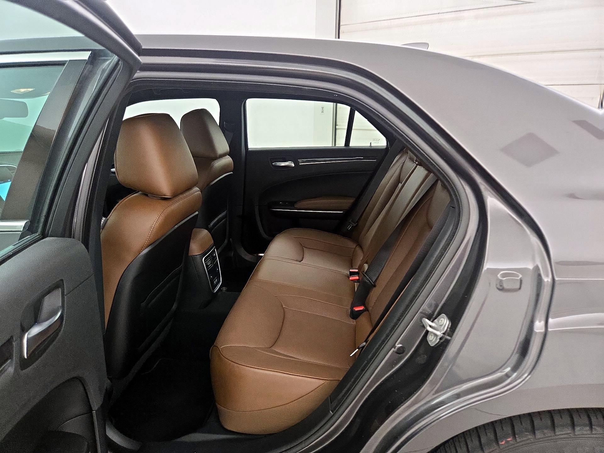 Thumbnail: 2020 Chrysler 300 - 20