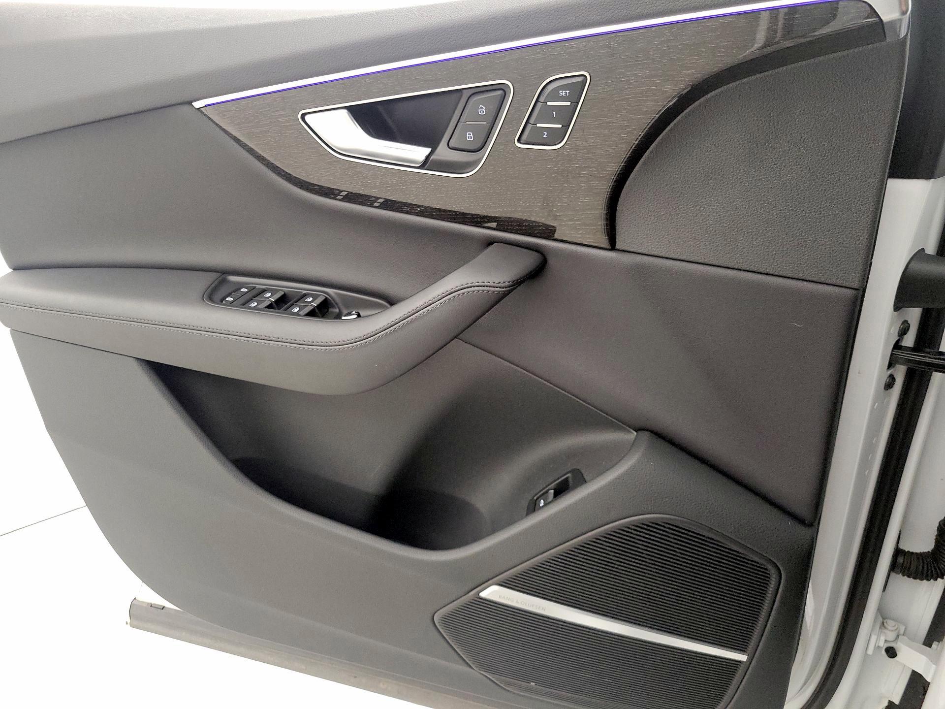 Thumbnail: 2023 Audi Q7 - 12