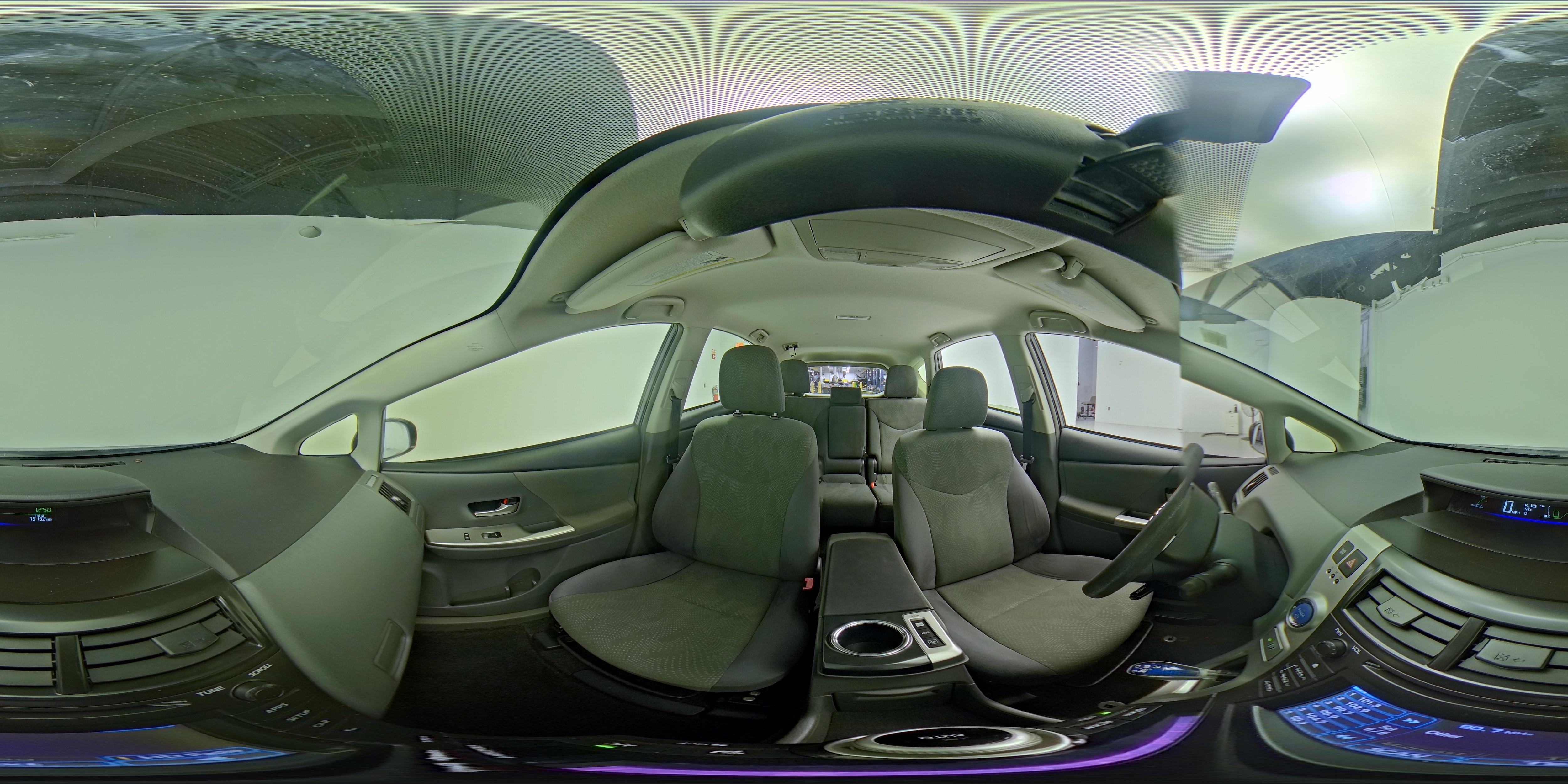 2014 Toyota Prius v Three - Photo 23