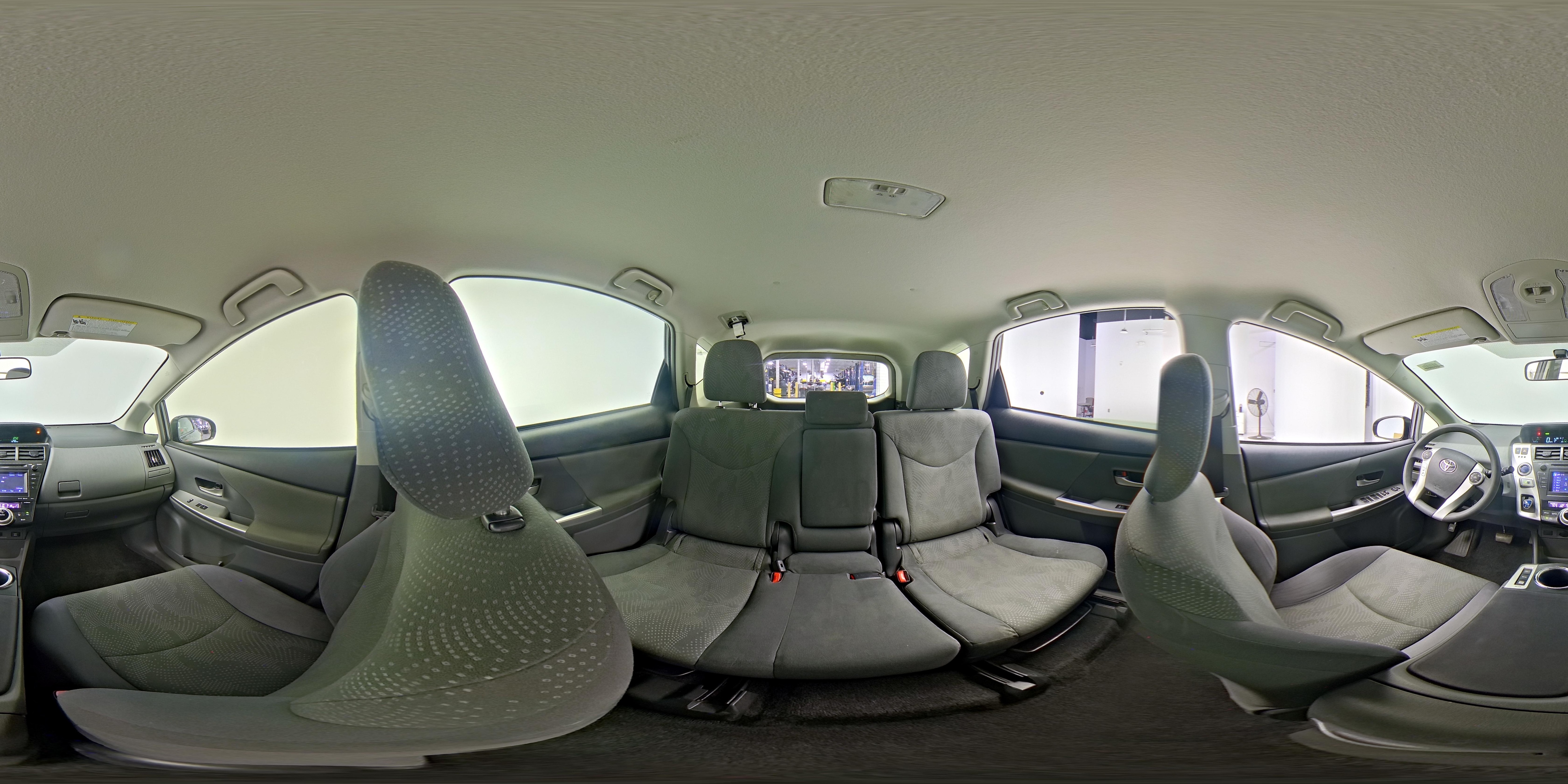 2014 Toyota Prius v Three - Photo 24