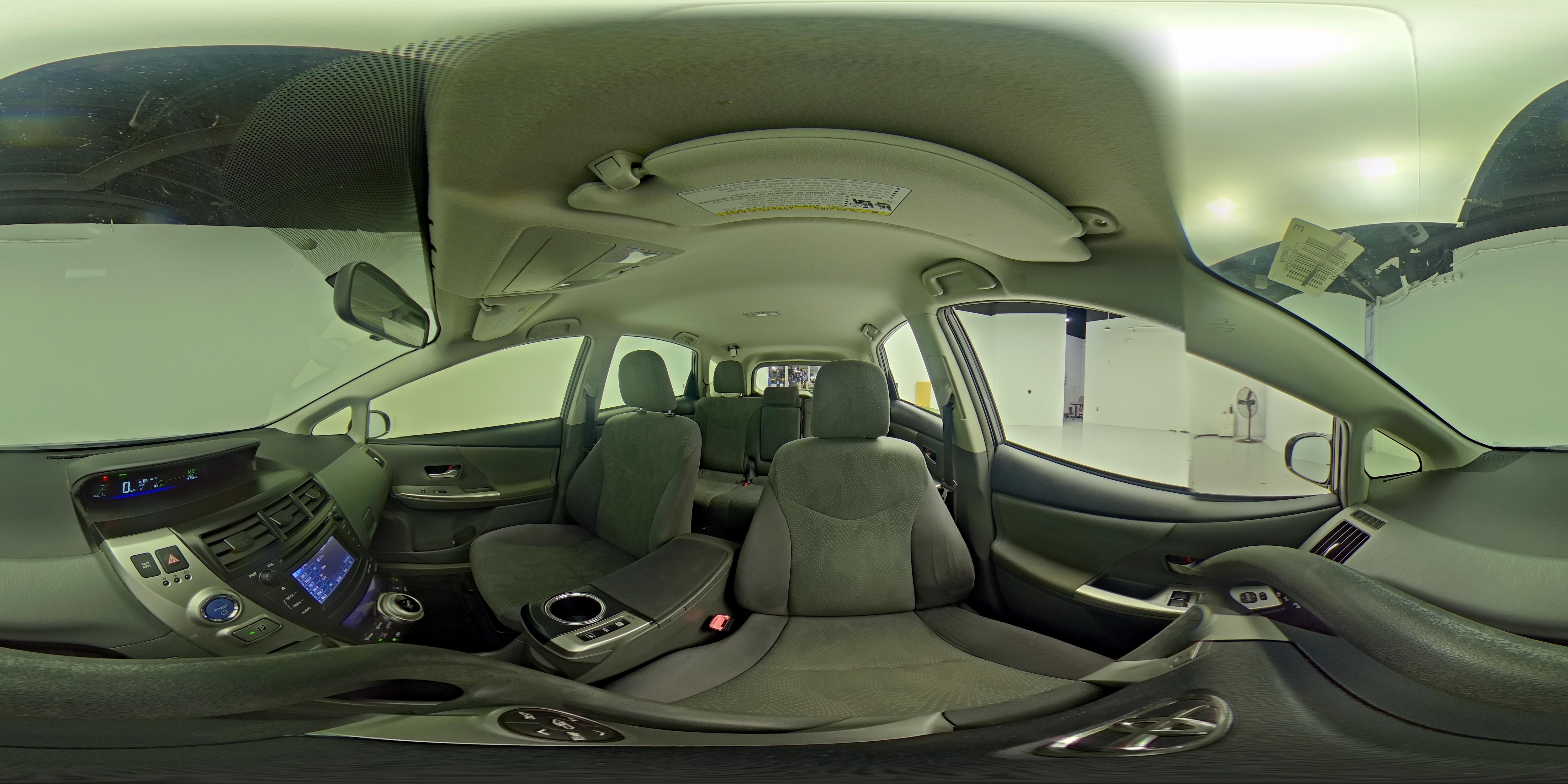2014 Toyota Prius v Three - Photo 25