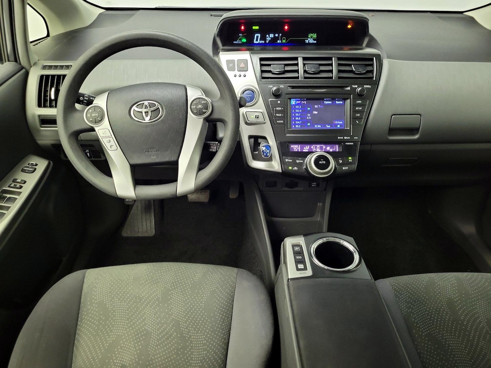 2014 Toyota Prius v Three - Photo 10