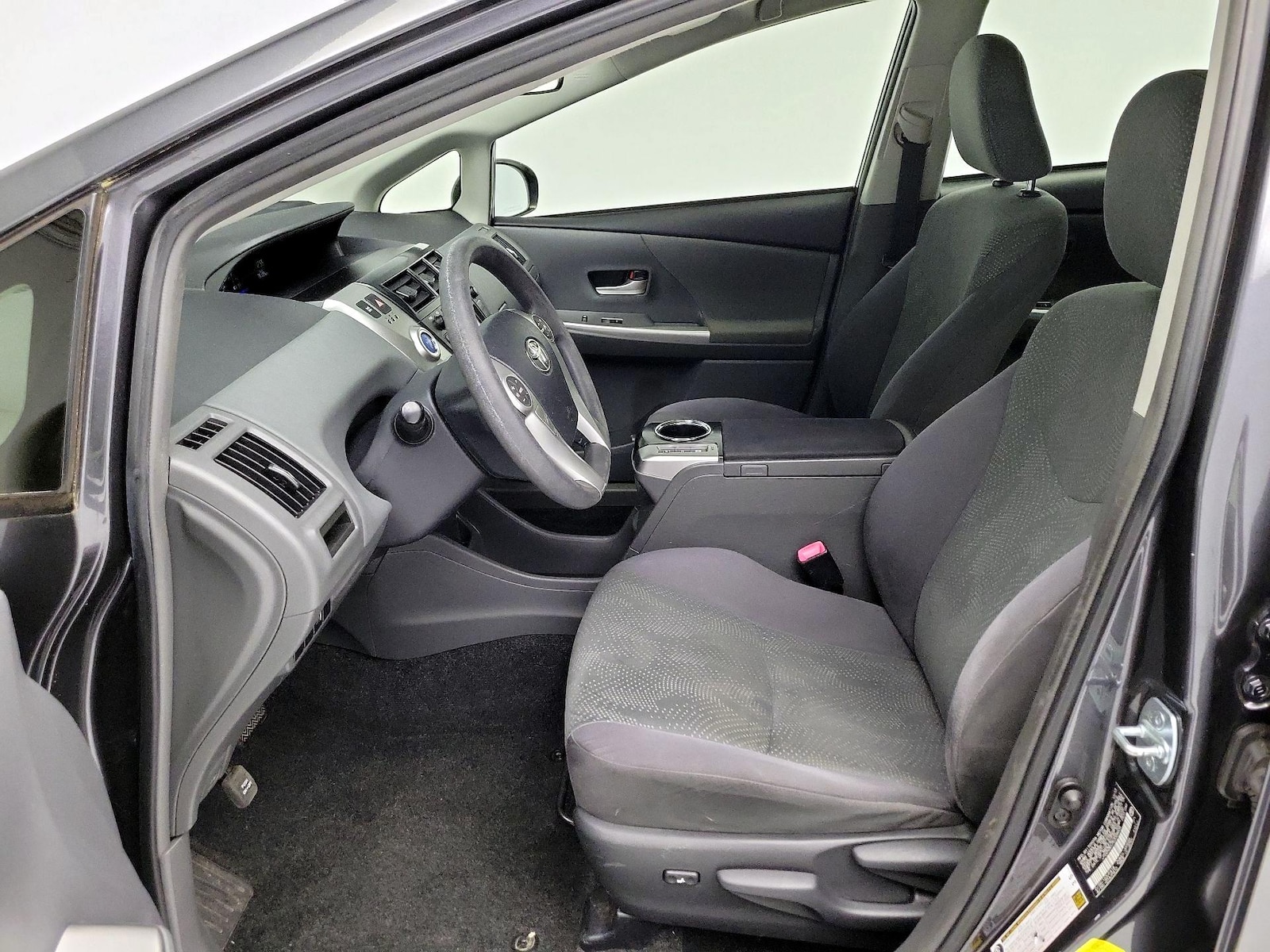 2014 Toyota Prius v Three - Photo 12