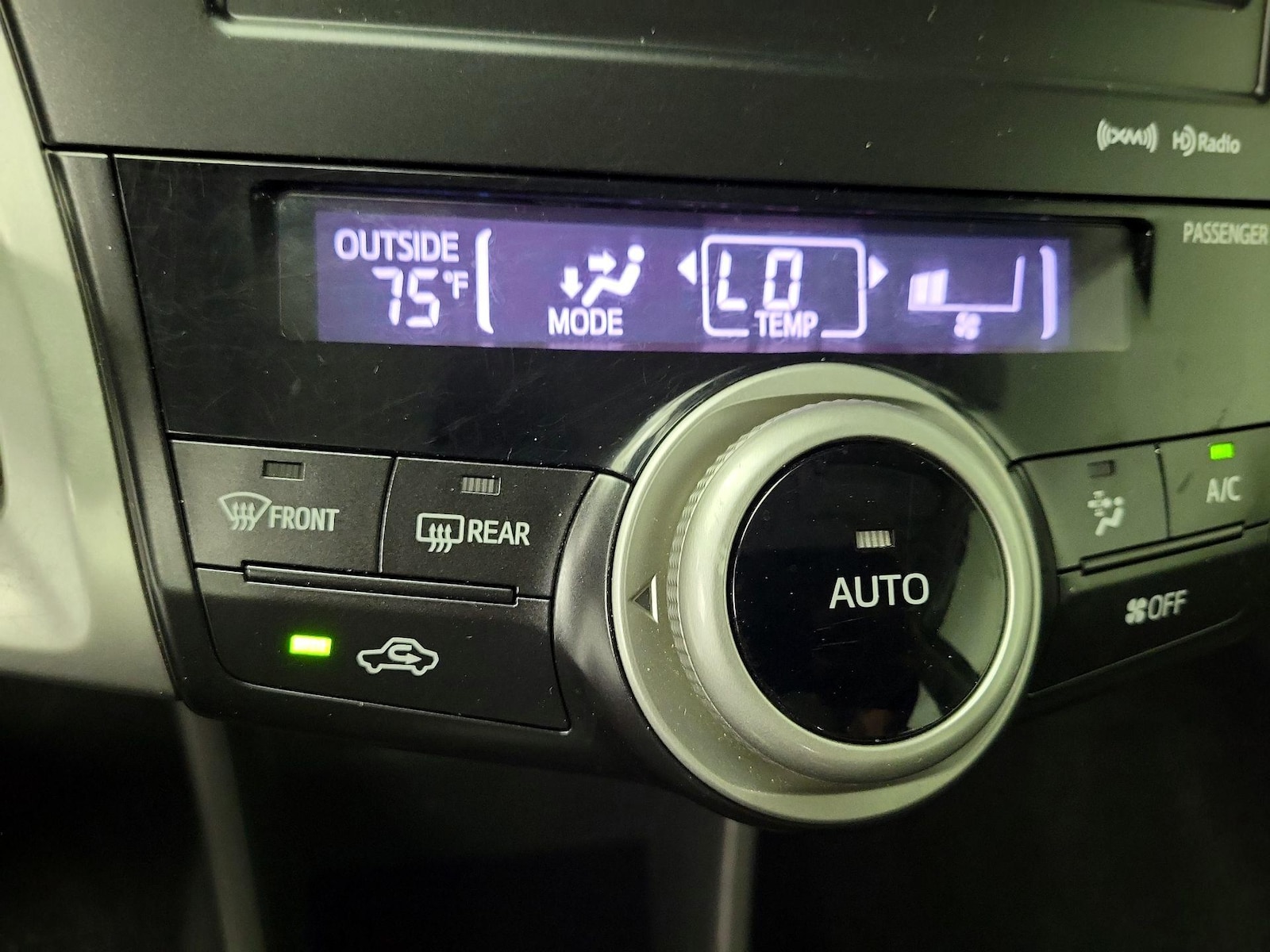 2014 Toyota Prius v Three - Photo 16