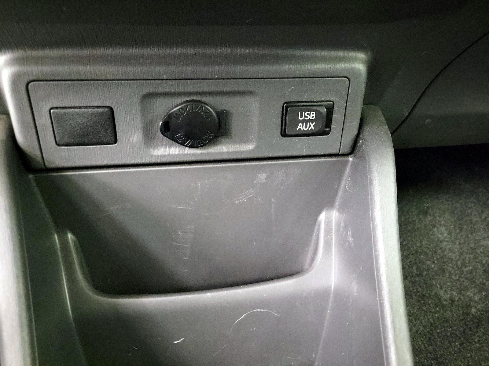 2014 Toyota Prius v Three - Photo 18