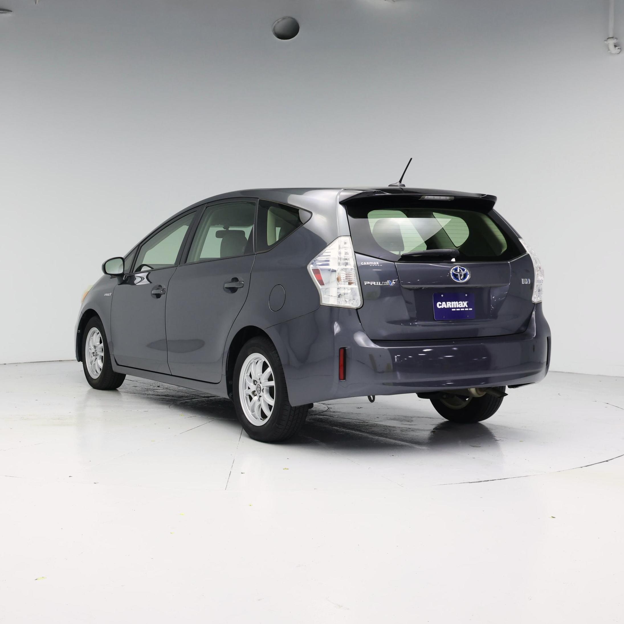 Thumbnail: 2014 Toyota Prius v - 2