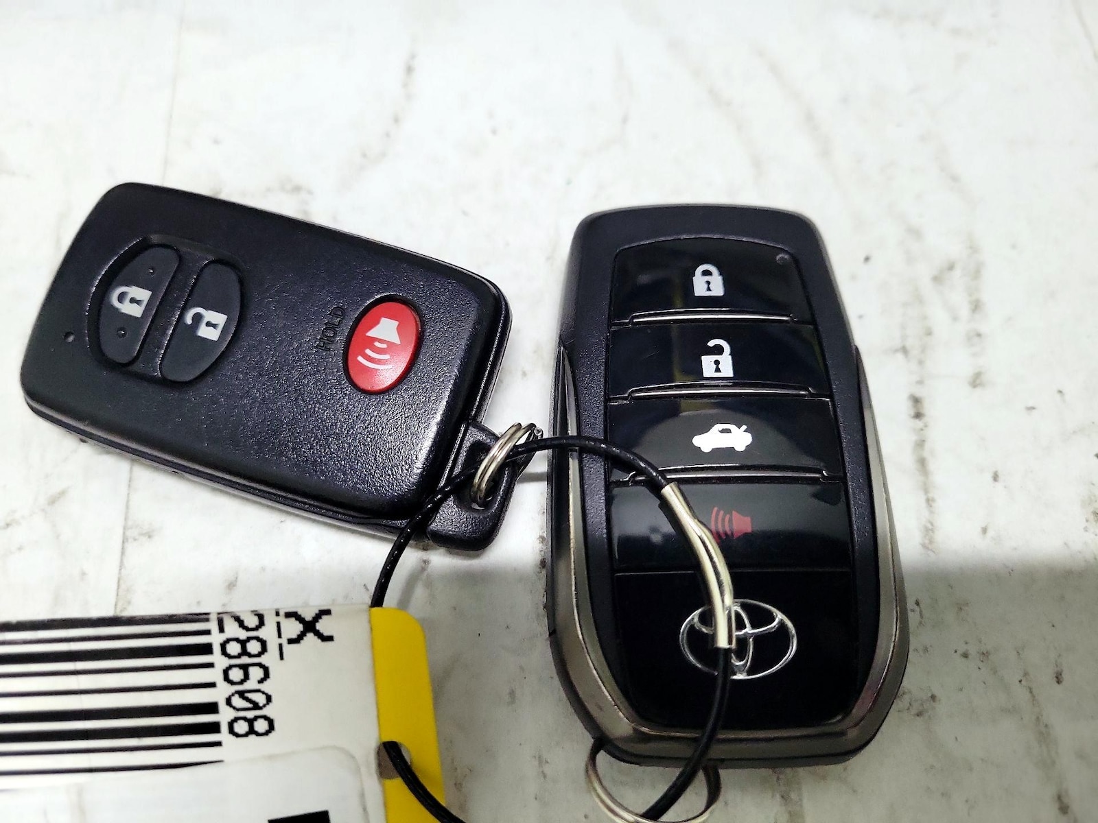 2014 Toyota Prius v Three - Photo 22