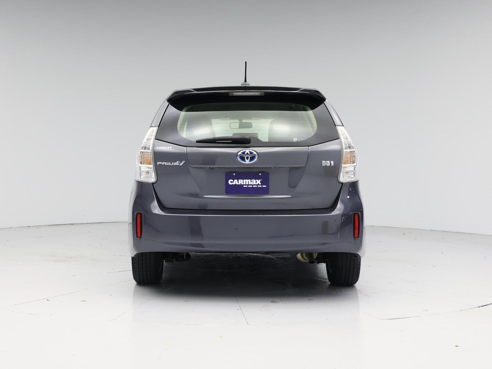 2014 Toyota Prius v Three - Photo 7