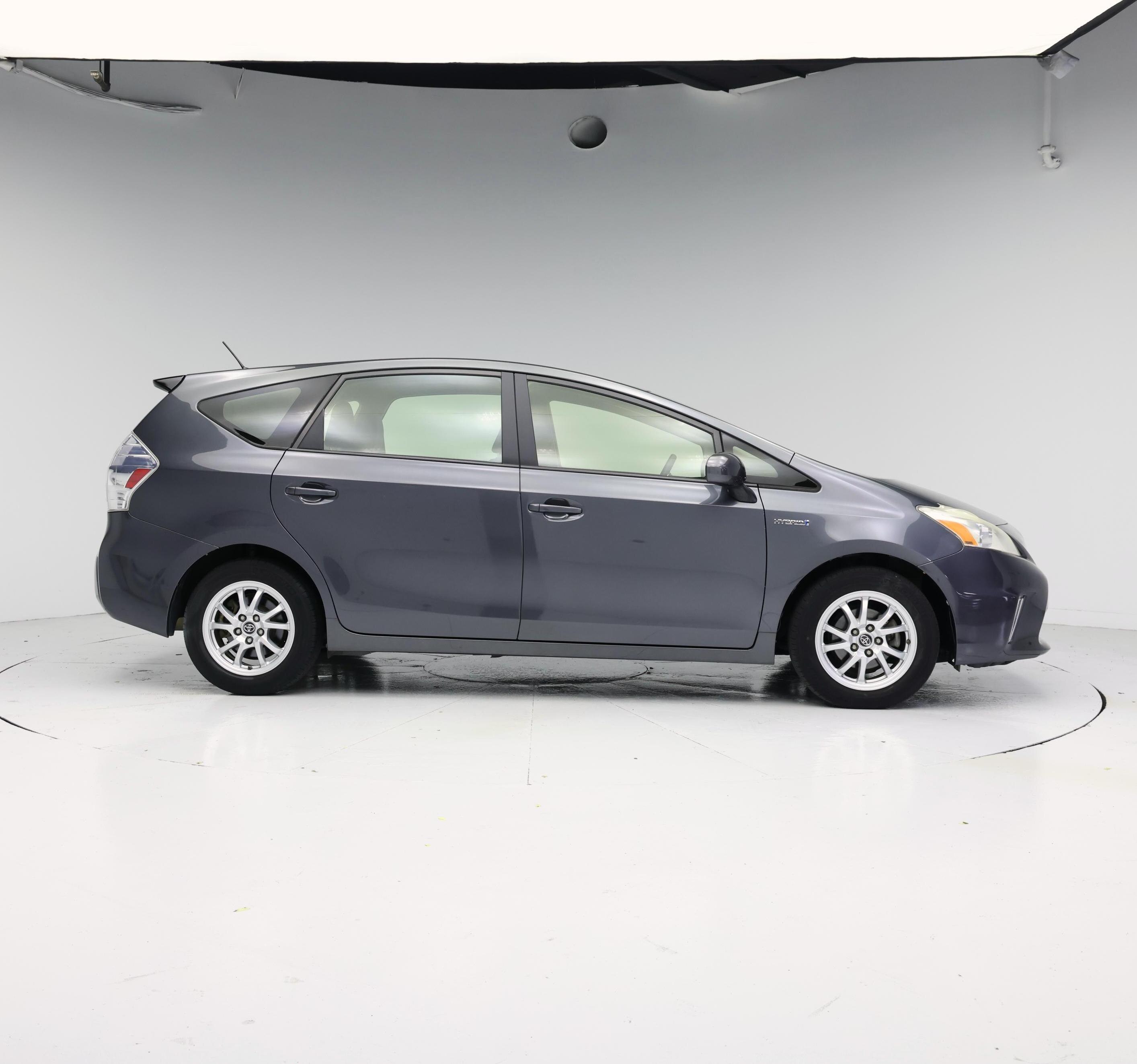 Thumbnail: 2014 Toyota Prius v - 7