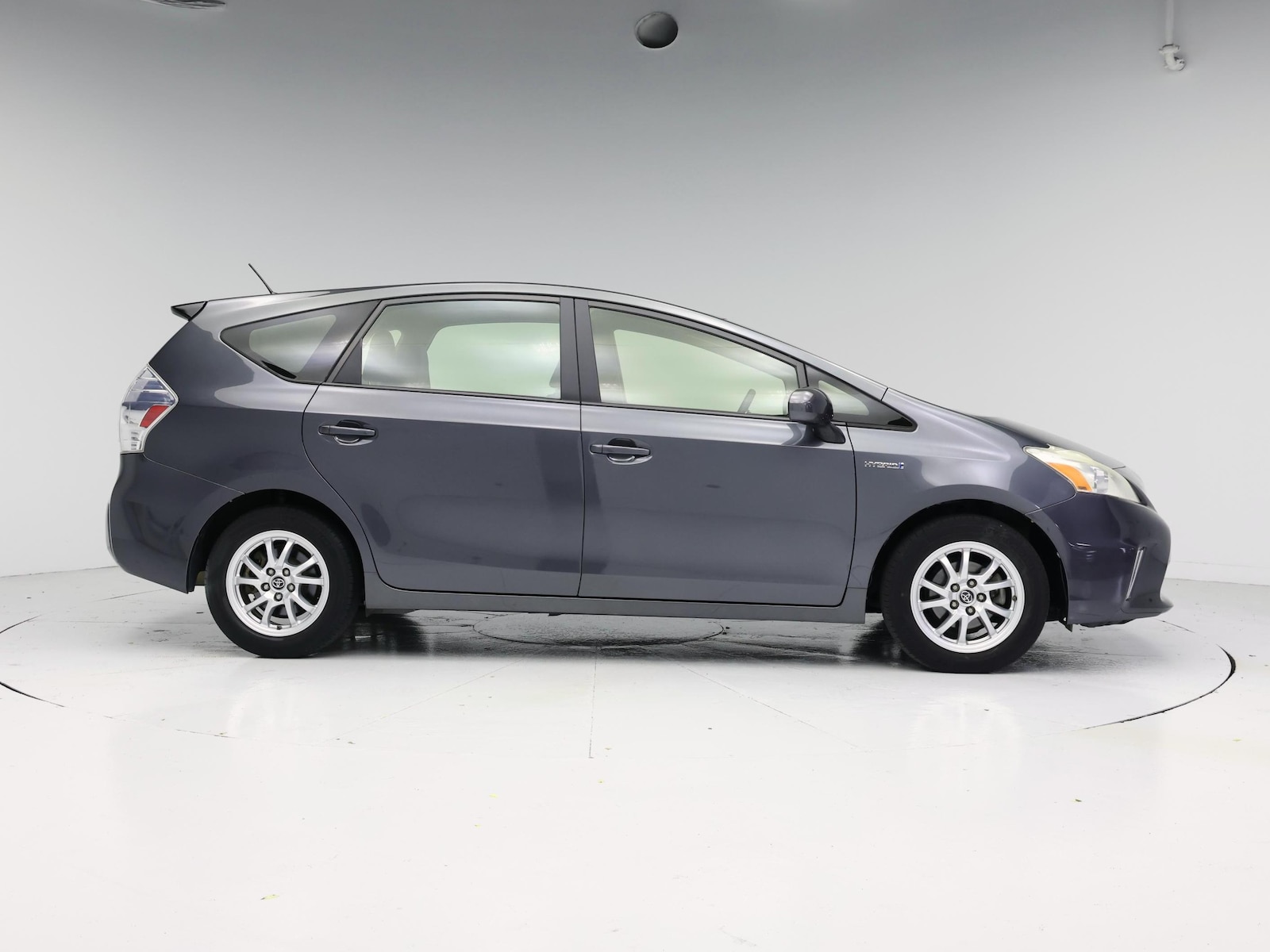 2014 Toyota Prius v Three - Photo 8