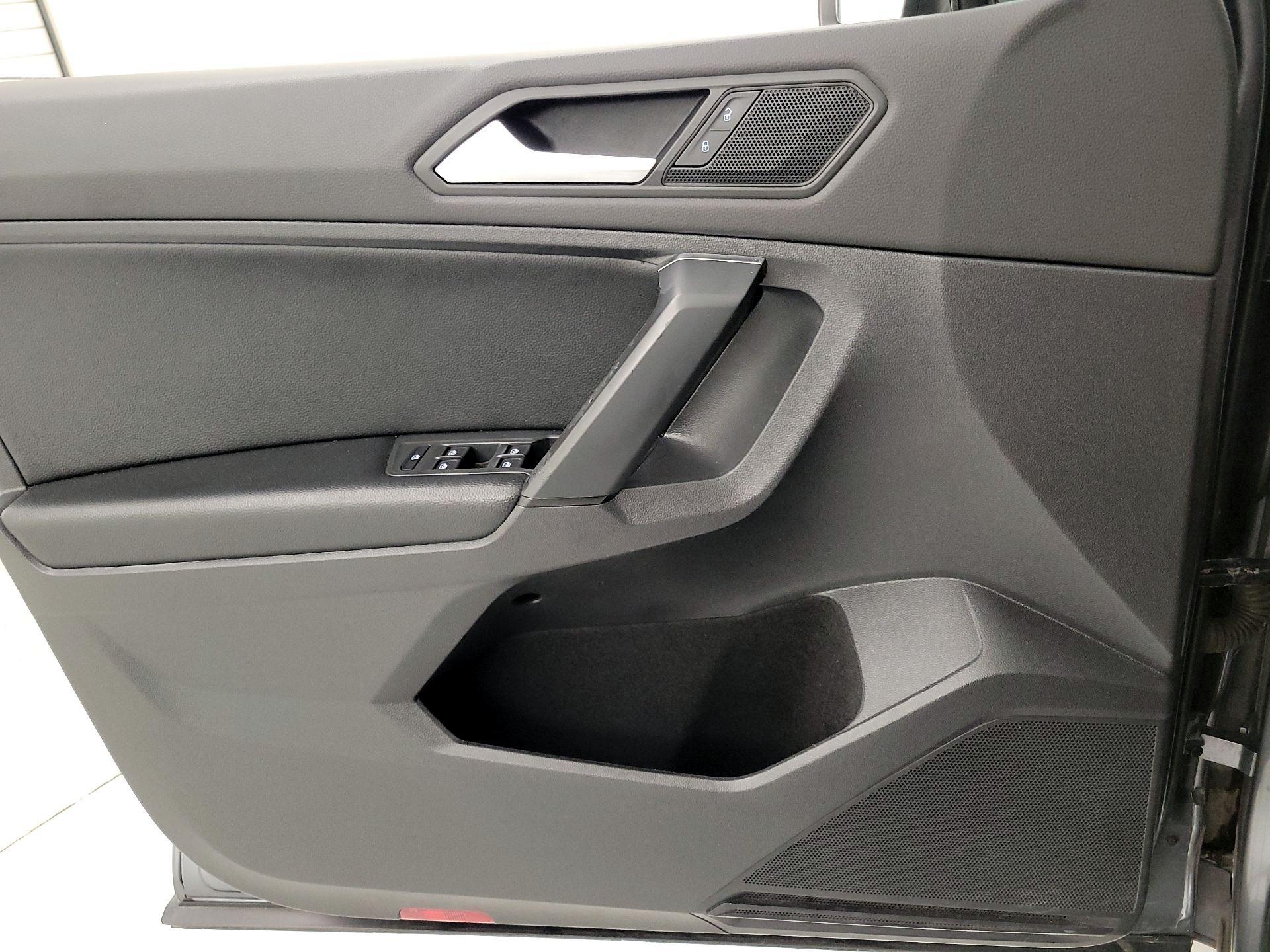 Thumbnail: 2019 Volkswagen Tiguan - 12