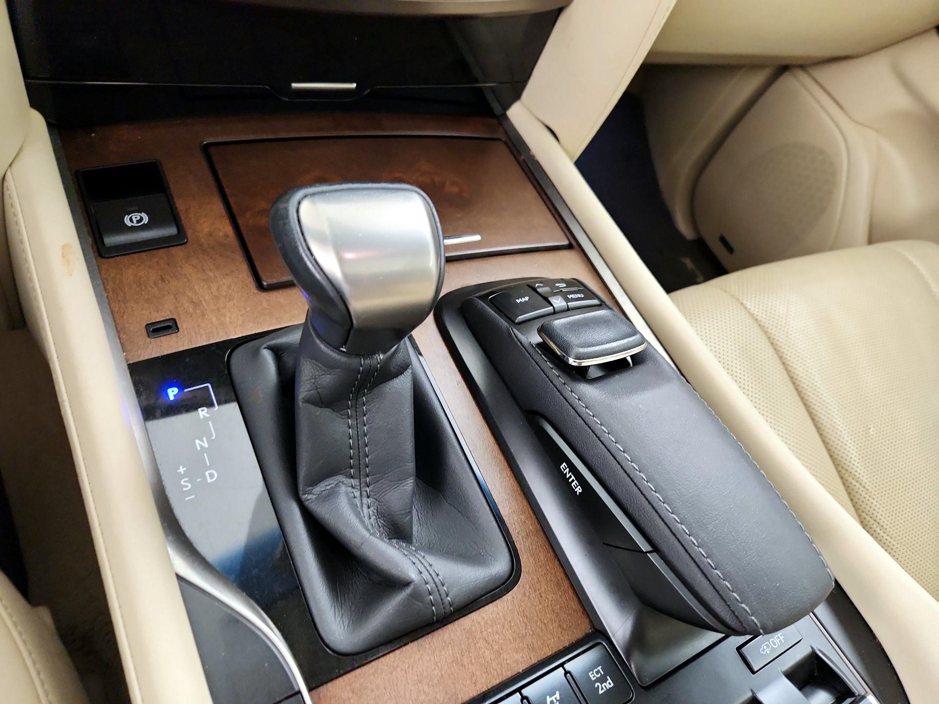 Thumbnail: 2017 Lexus LX - 18