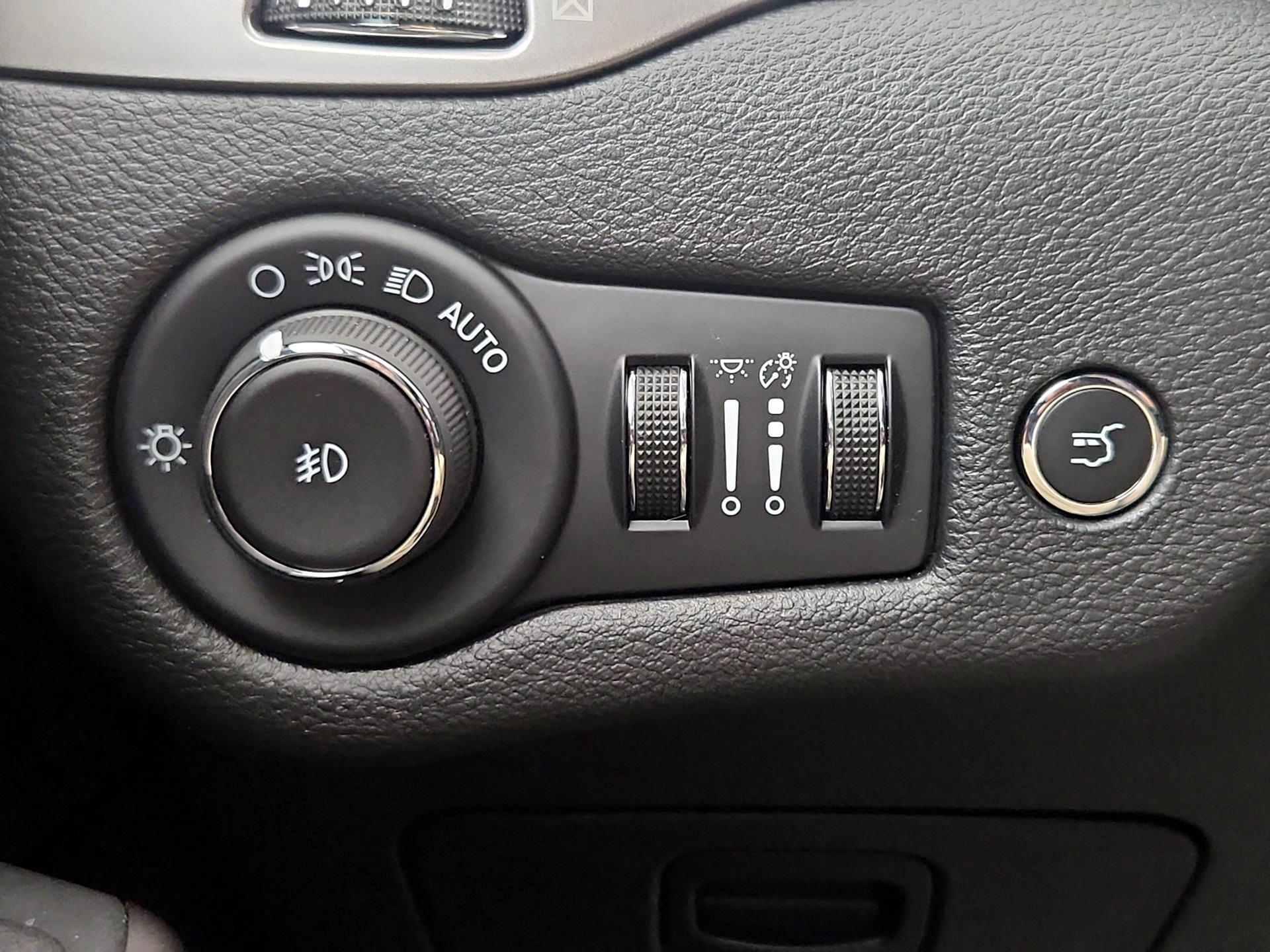 Thumbnail: 2021 Jeep Cherokee - 13