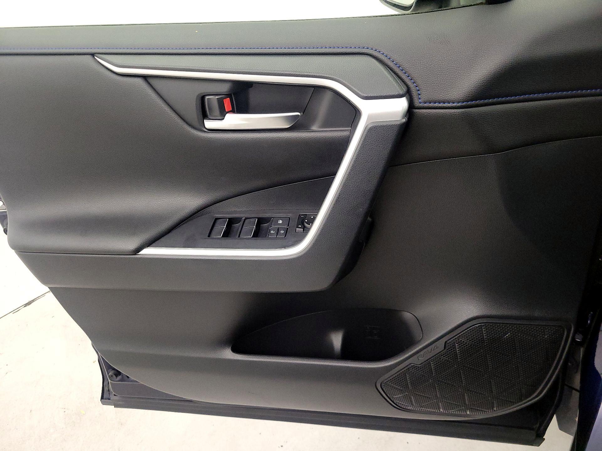 Thumbnail: 2019 Toyota RAV4 - 12